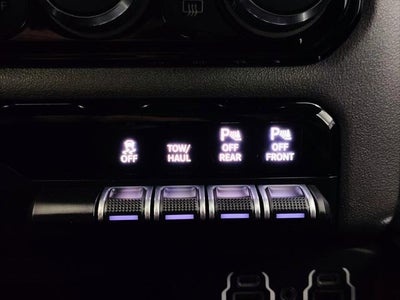 2020 RAM 1500 Laramie Crew Cab 4x4 5'7' Box