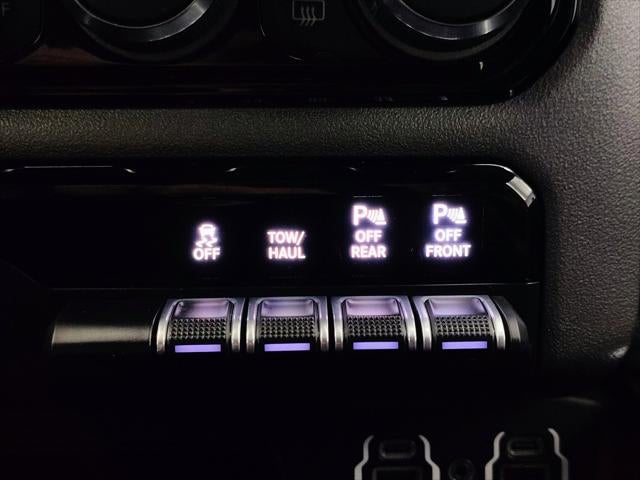 2020 RAM 1500 Laramie Crew Cab 4x4 5'7' Box