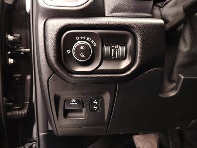 2020 RAM 1500 Laramie Crew Cab 4x4 5'7' Box