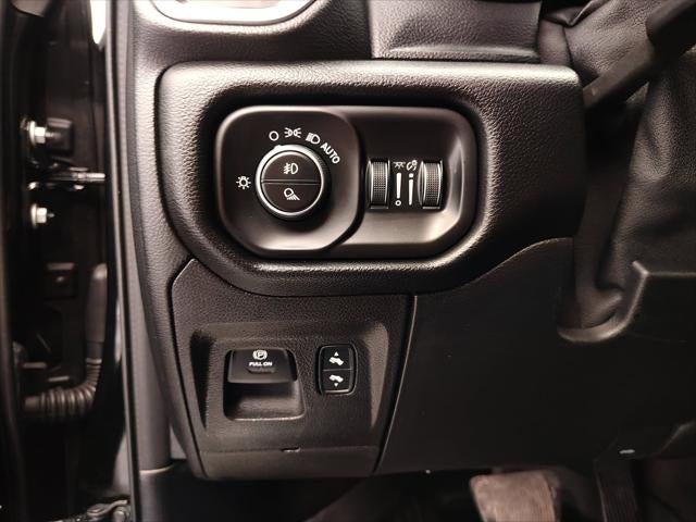 2020 RAM 1500 Laramie Crew Cab 4x4 5'7' Box