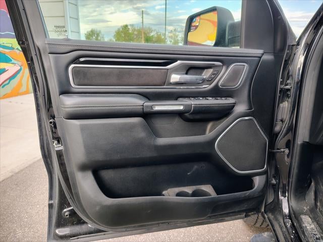 2020 RAM 1500 Laramie Crew Cab 4x4 5'7' Box