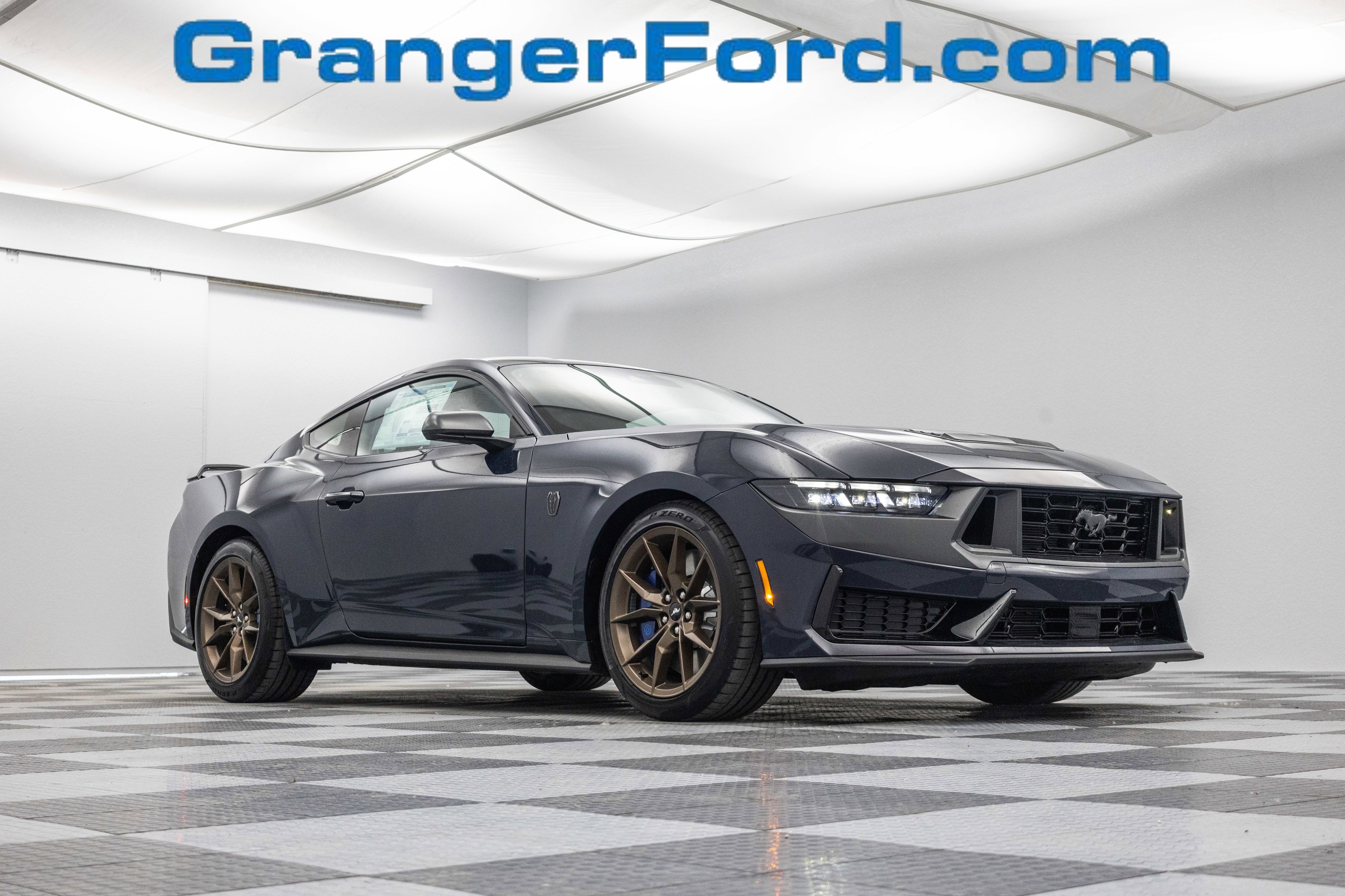 2025 Ford Mustang Dark Horse