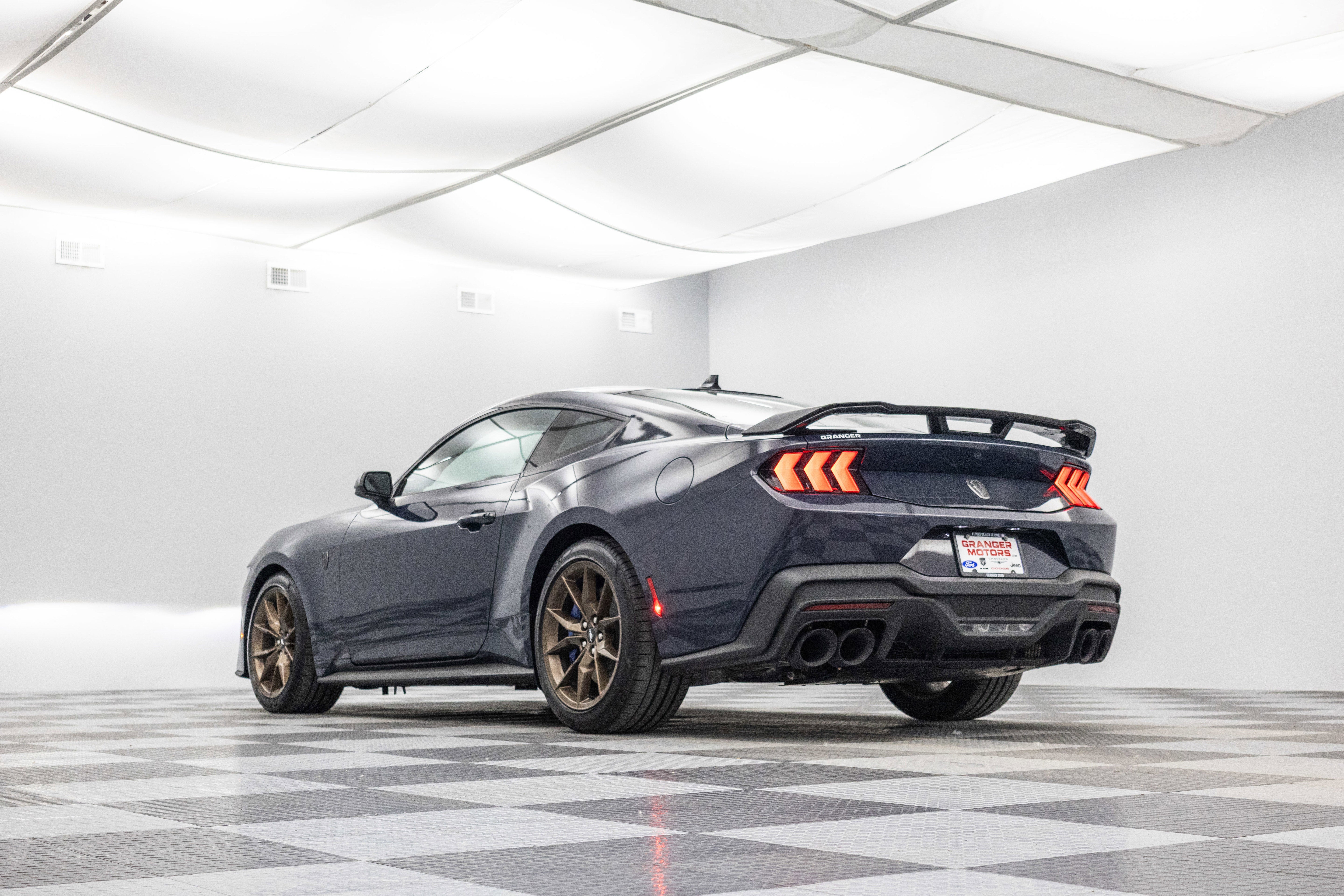 2025 Ford Mustang Dark Horse