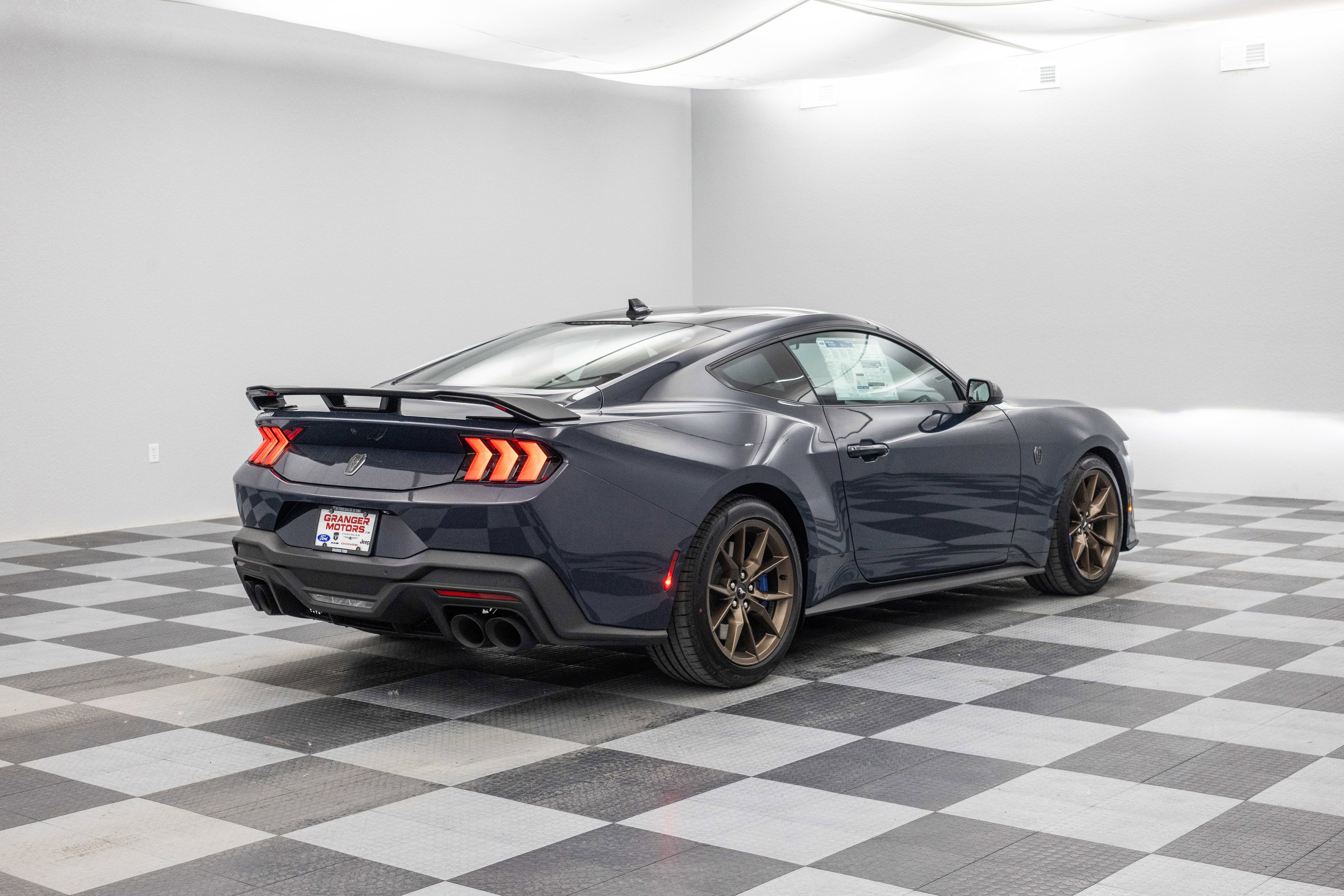 2025 Ford Mustang Dark Horse