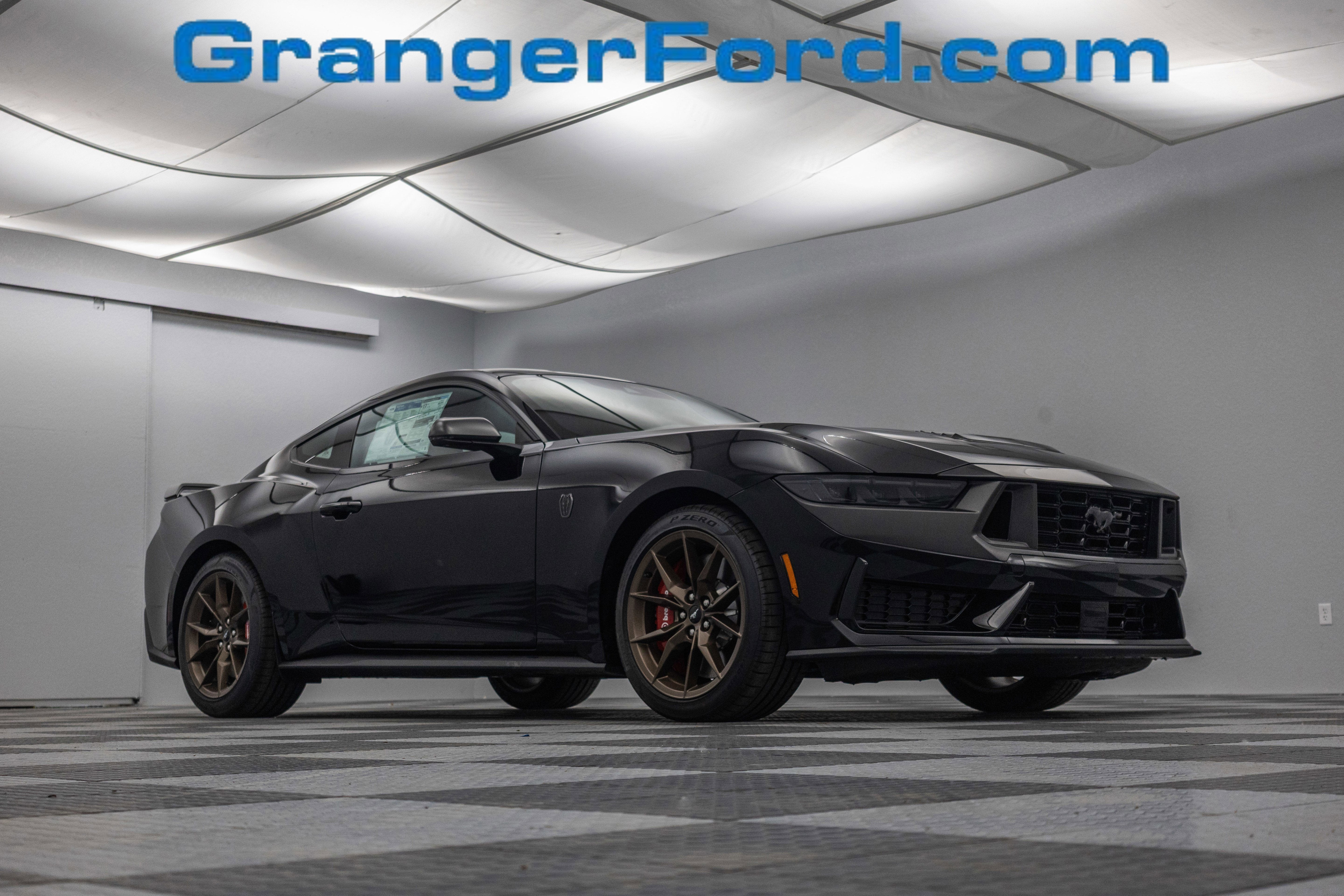 2025 Ford Mustang Dark Horse