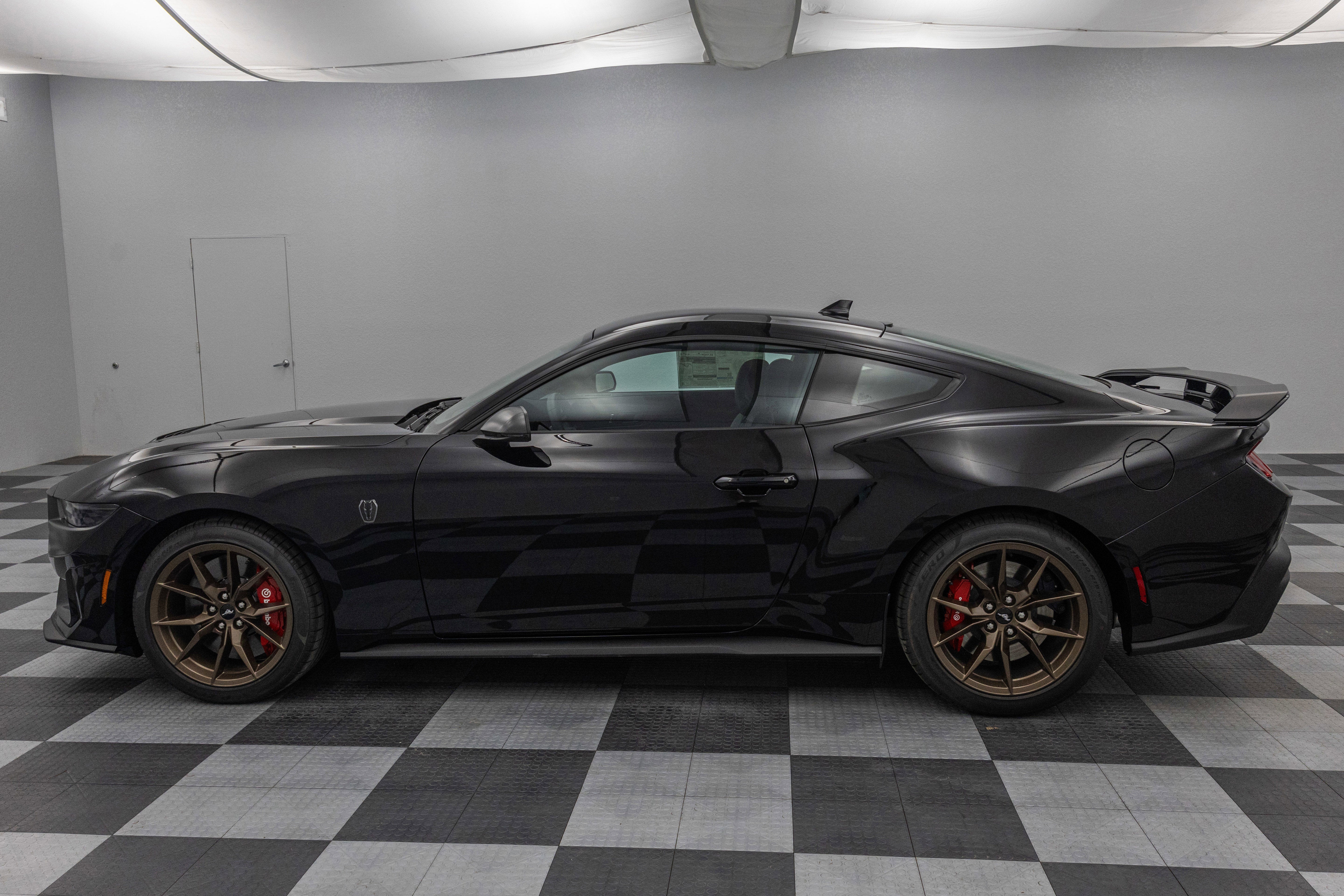 2025 Ford Mustang Dark Horse