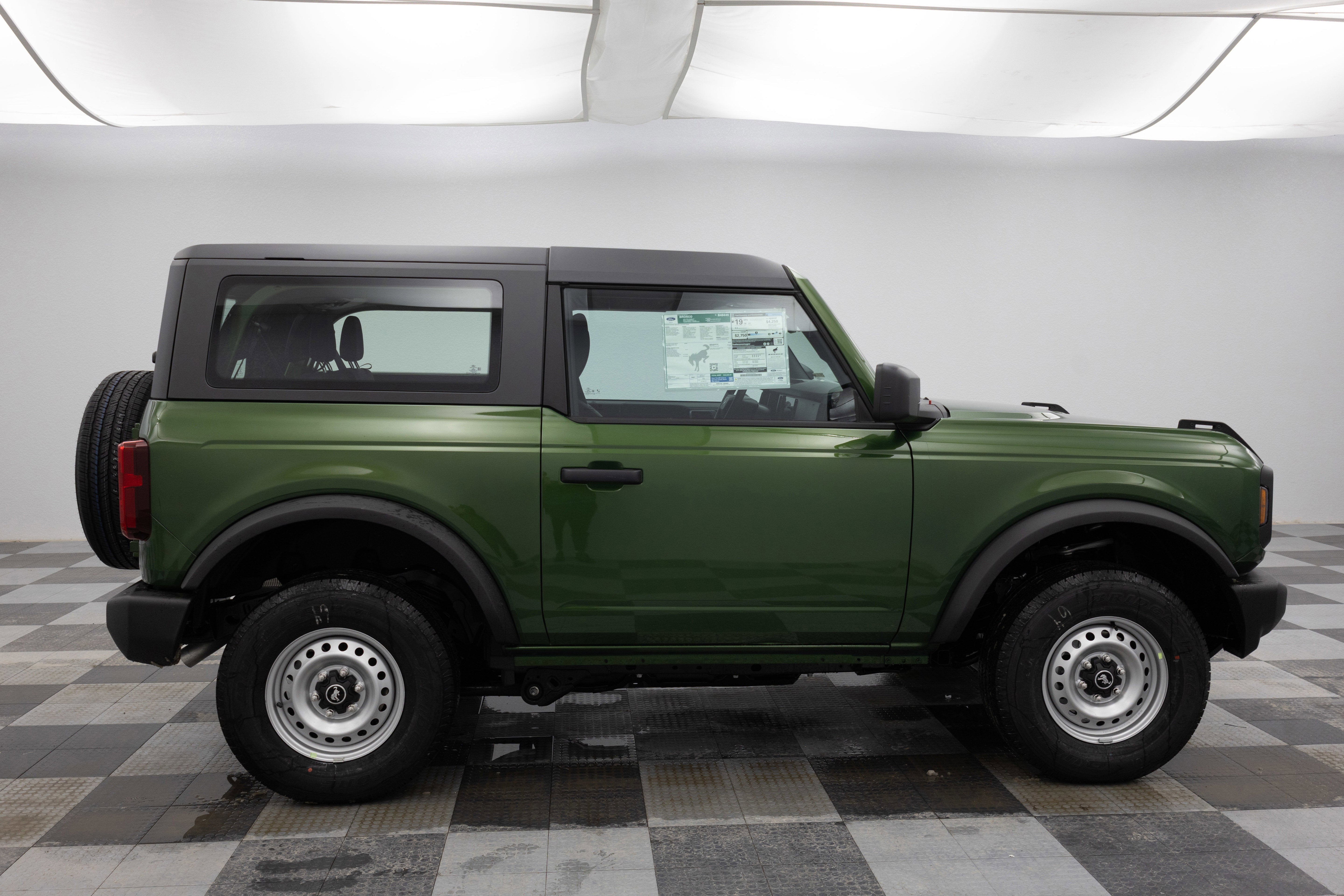 2025 Ford Bronco Base