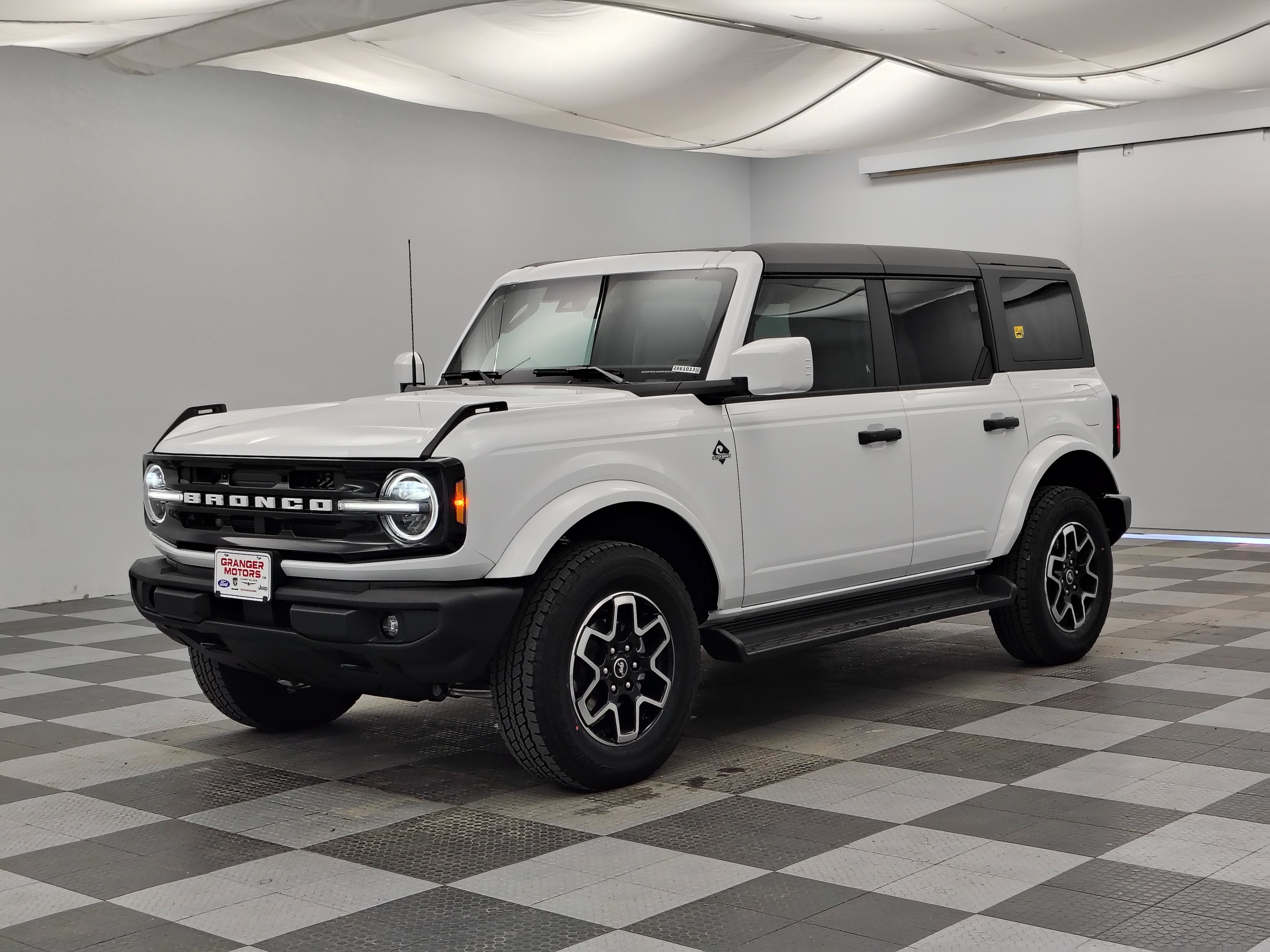 2026 Ford Bronco Outer Banks