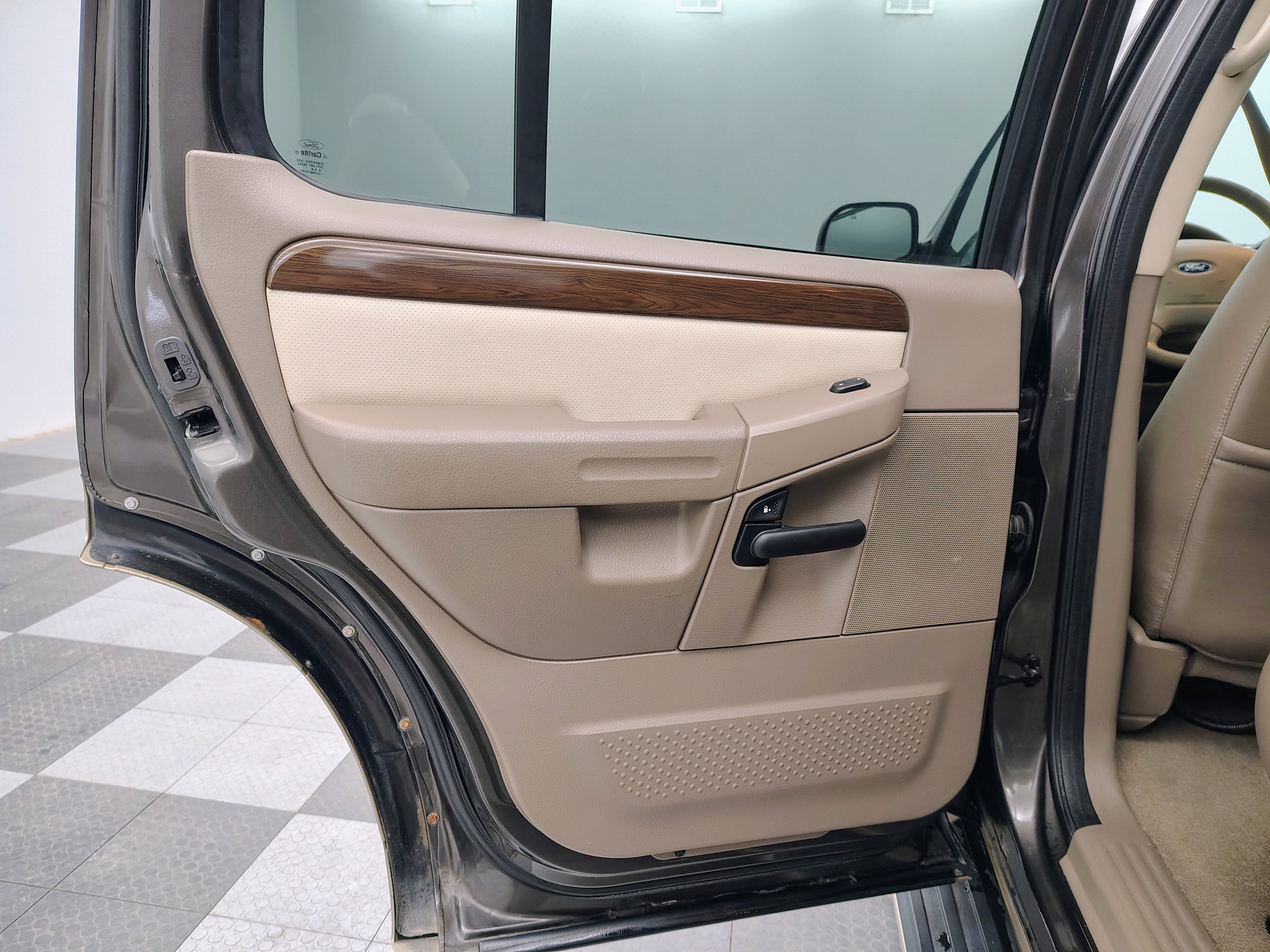 2005 Ford Explorer Eddie Bauer