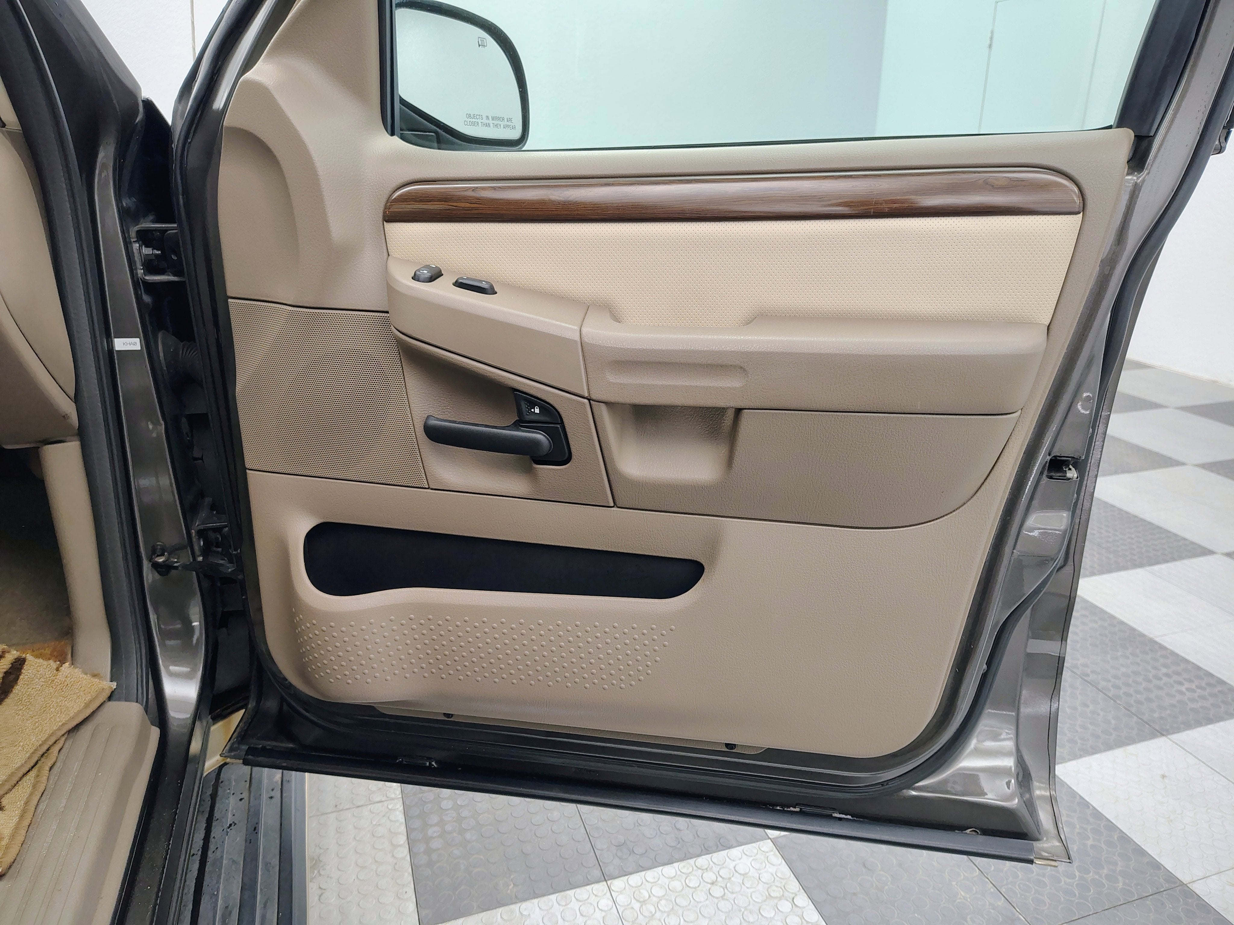 2005 Ford Explorer Eddie Bauer