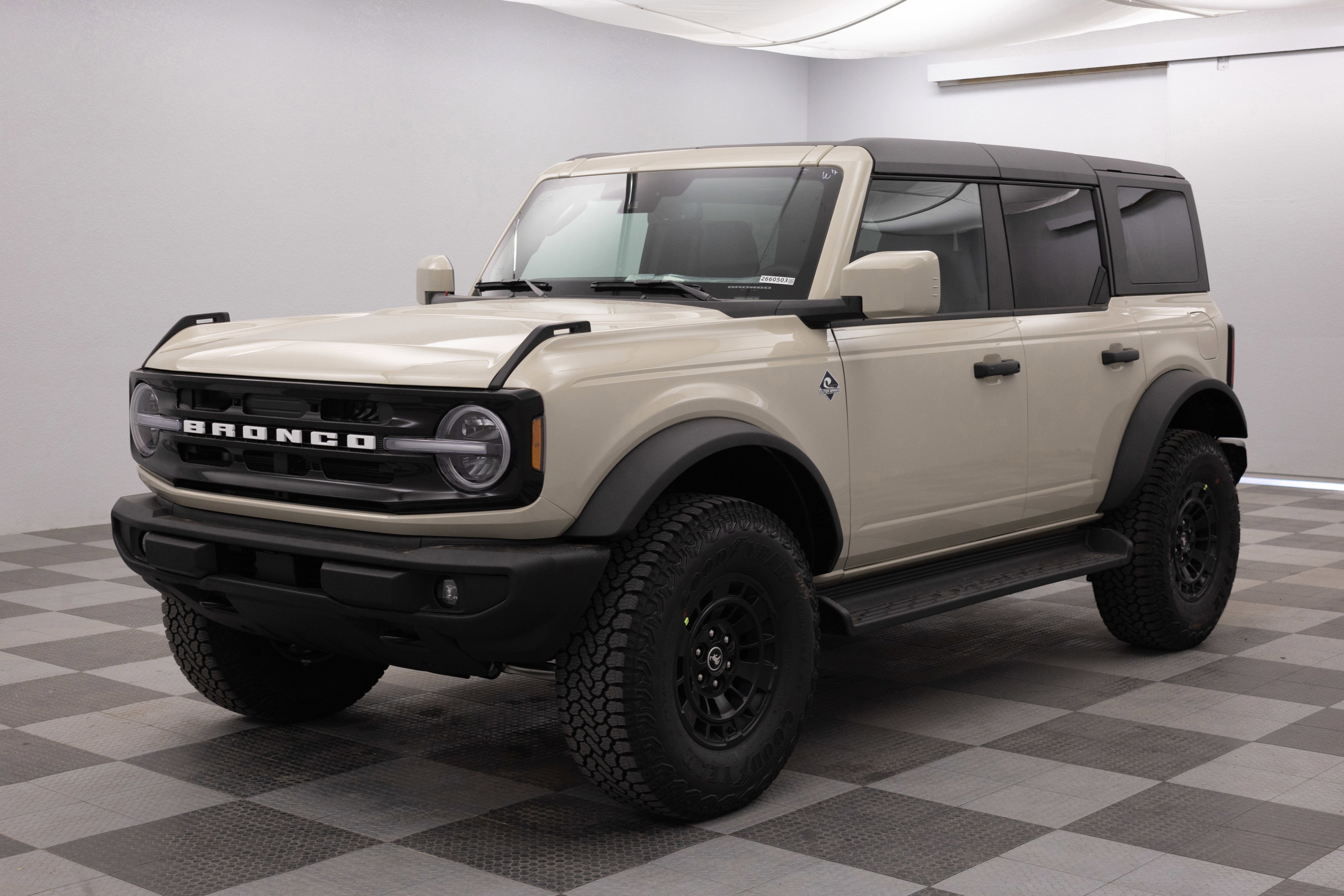 2026 Ford Bronco Outer Banks