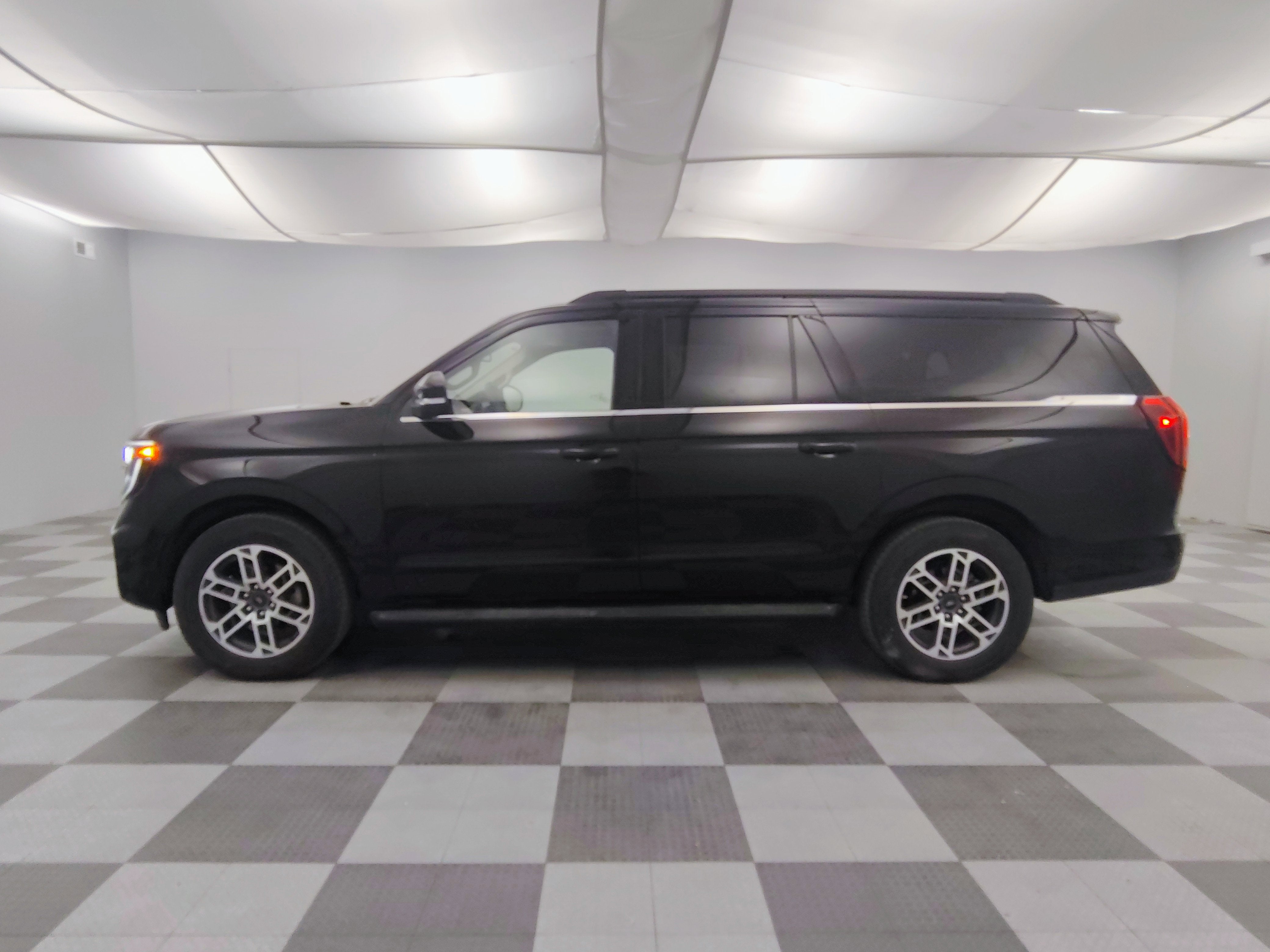 2025 Ford Expedition Active MAX