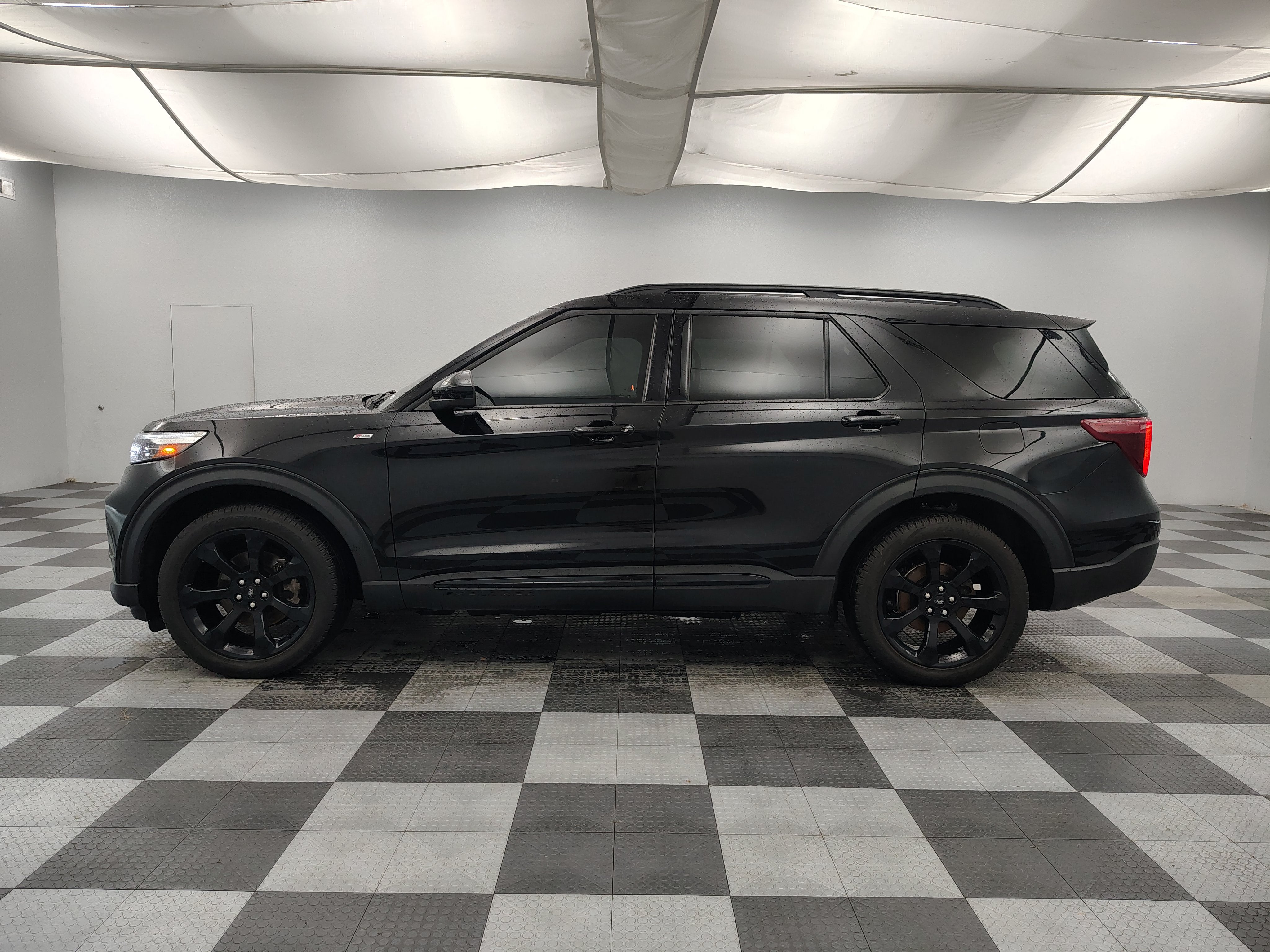 2024 Ford Explorer ST-Line