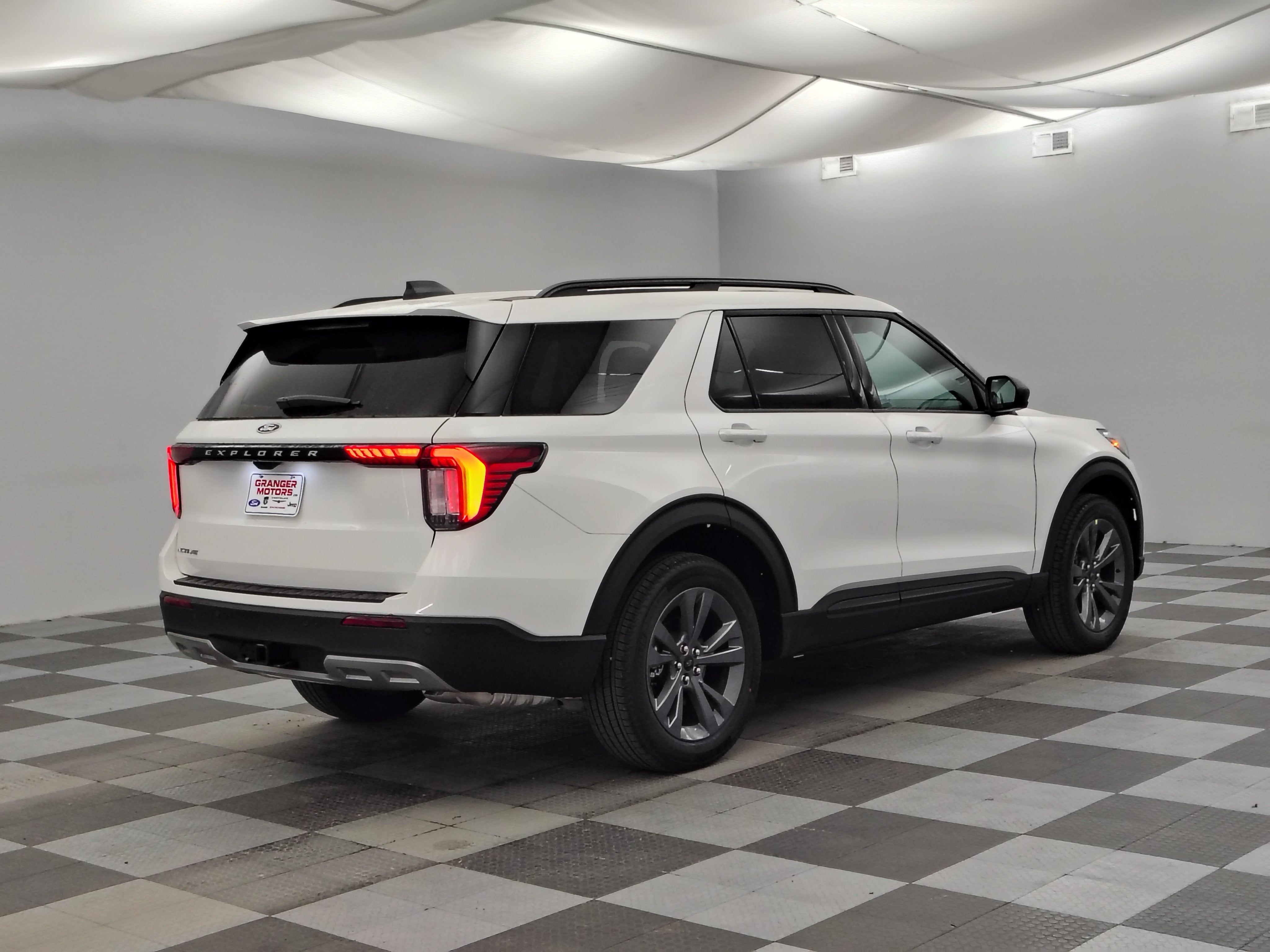 2027 Ford Explorer Active w/200A Pkg