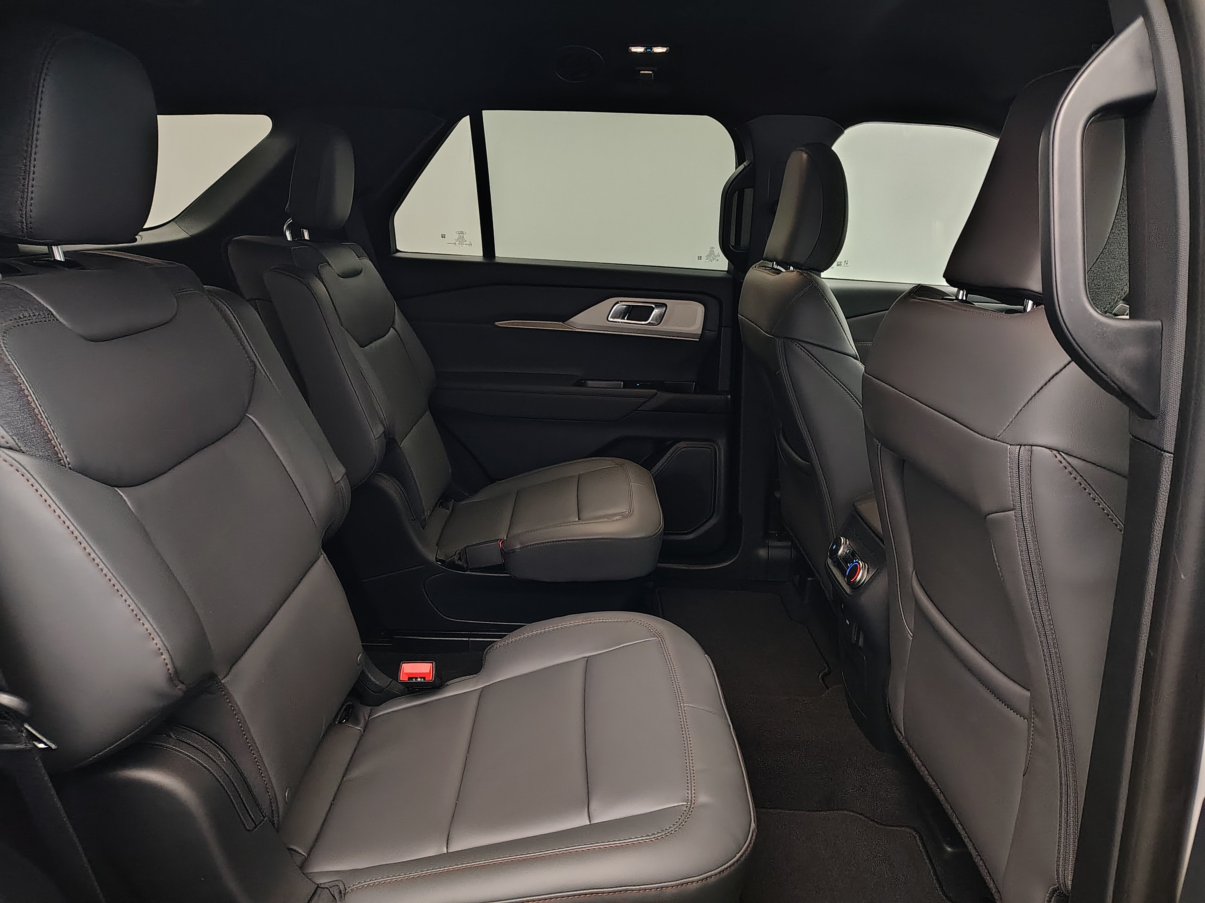 2027 Ford Explorer Active w/200A Pkg