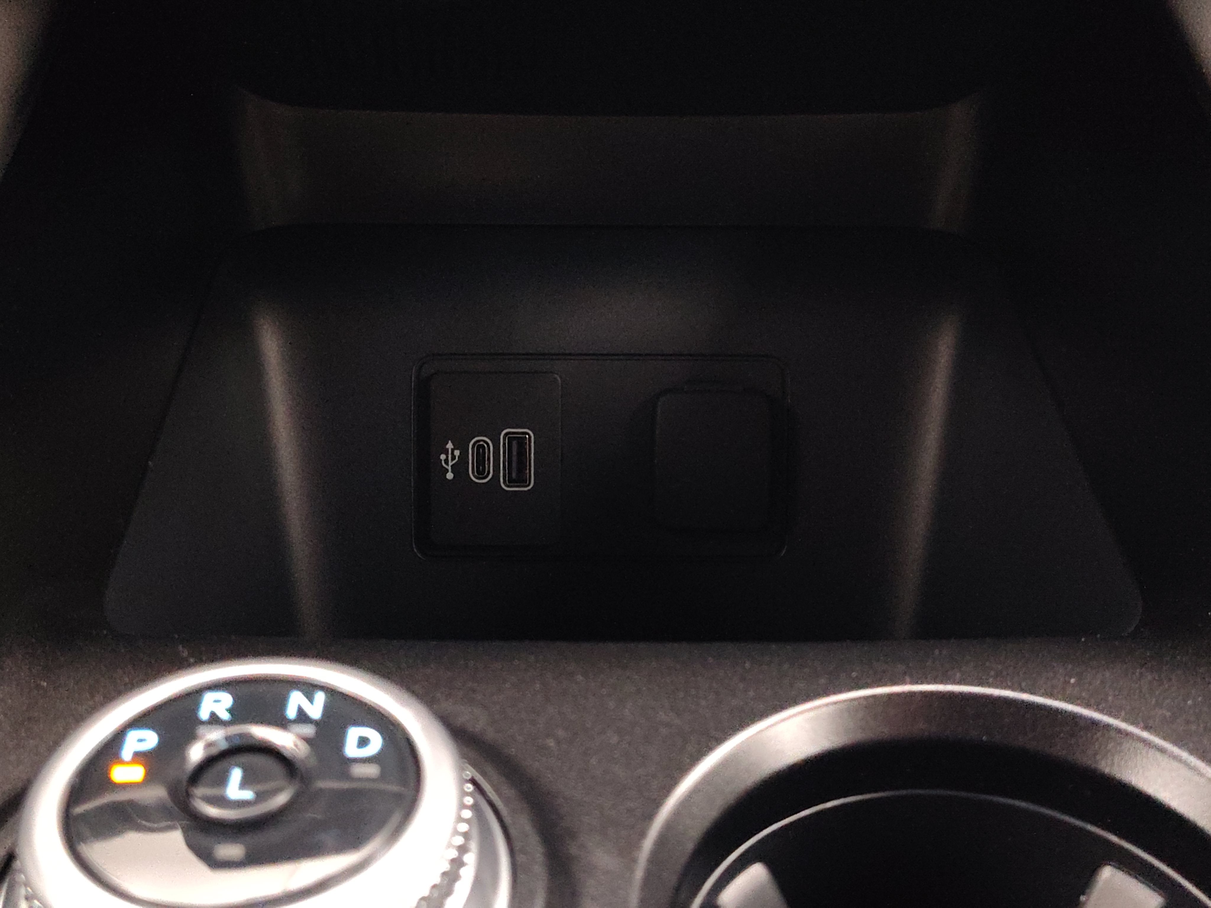 2027 Ford Explorer Active w/200A Pkg