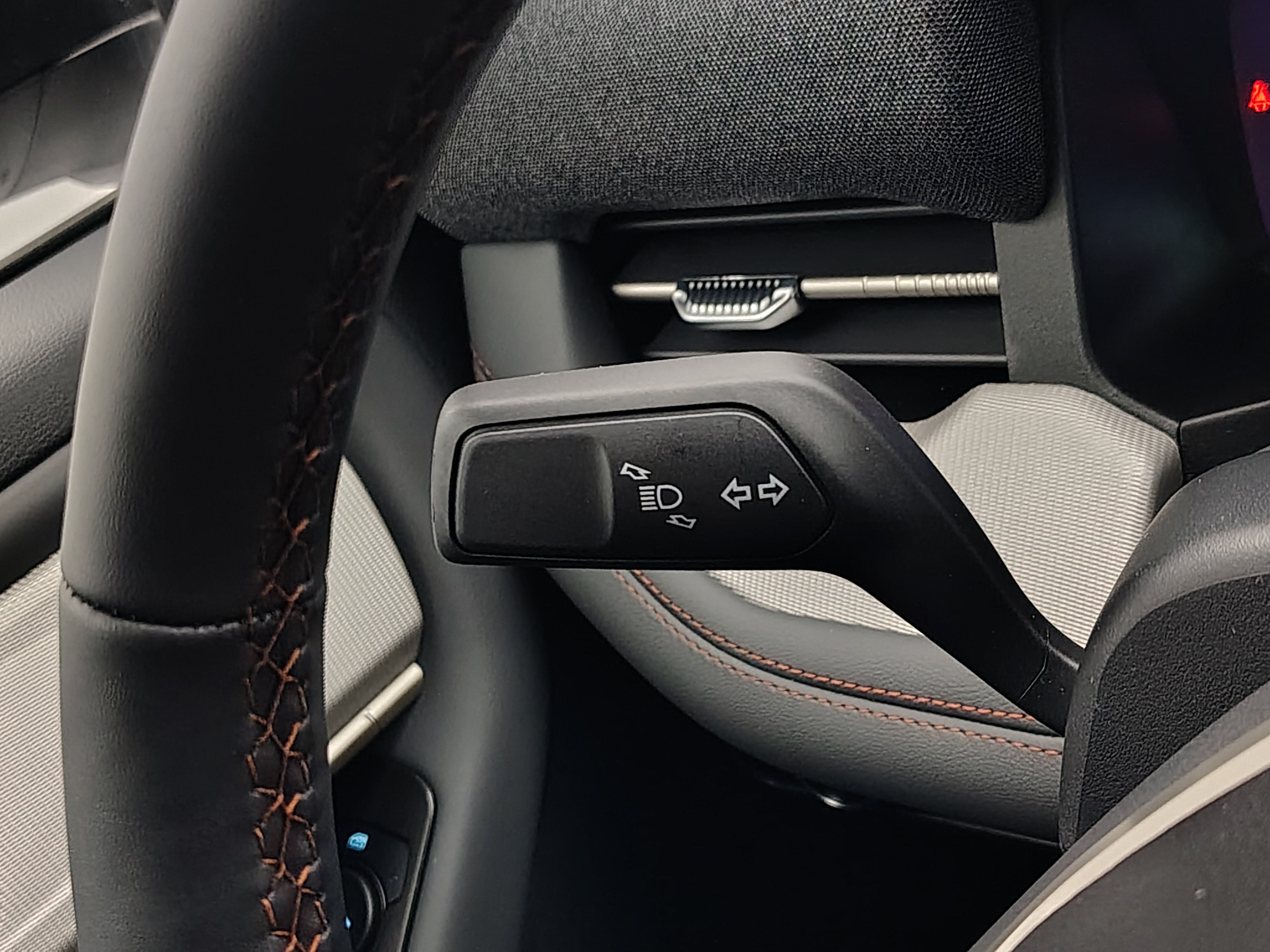 2027 Ford Explorer Active w/200A Pkg