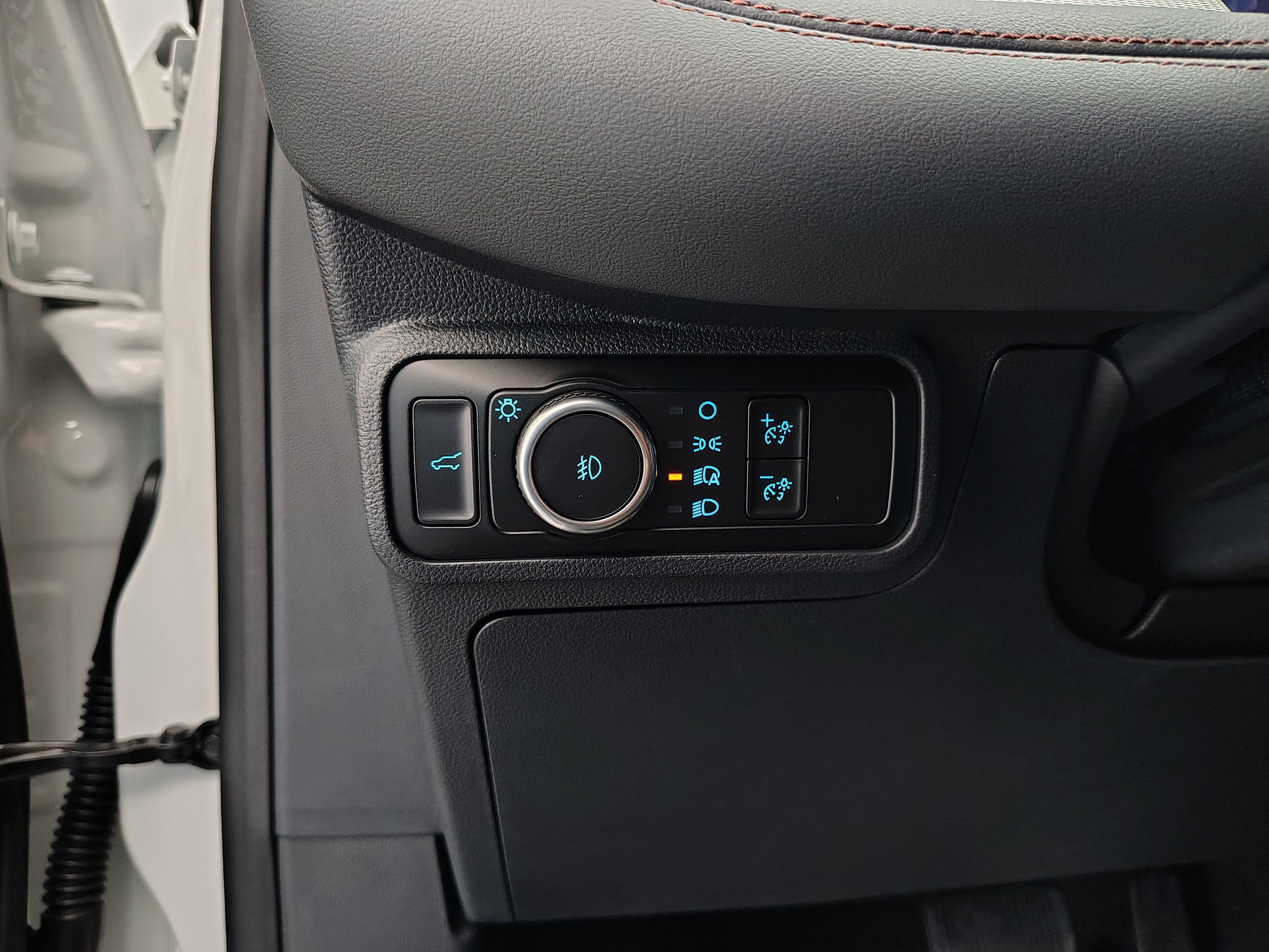 2027 Ford Explorer Active w/200A Pkg