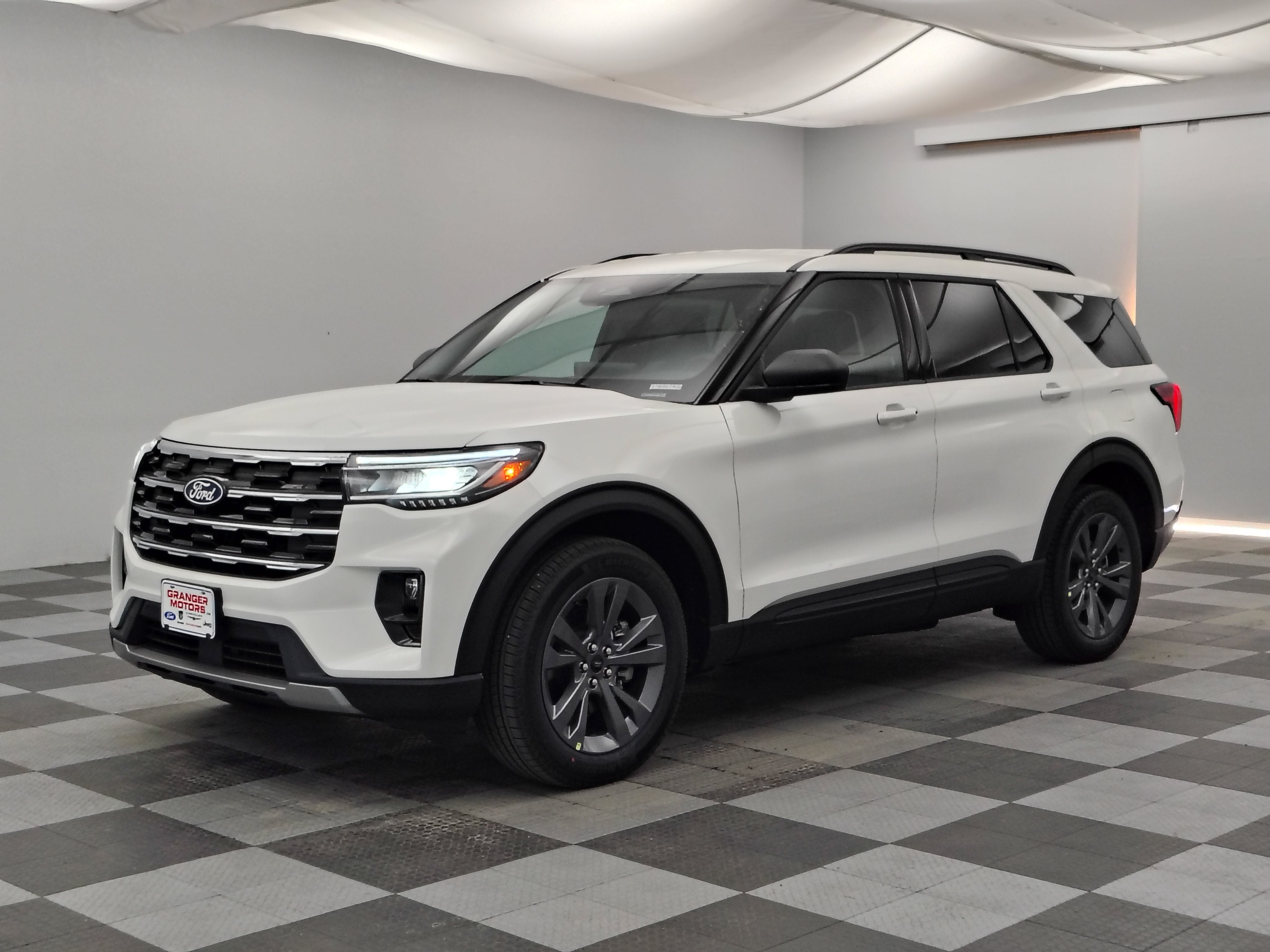 2027 Ford Explorer Active w/200A Pkg