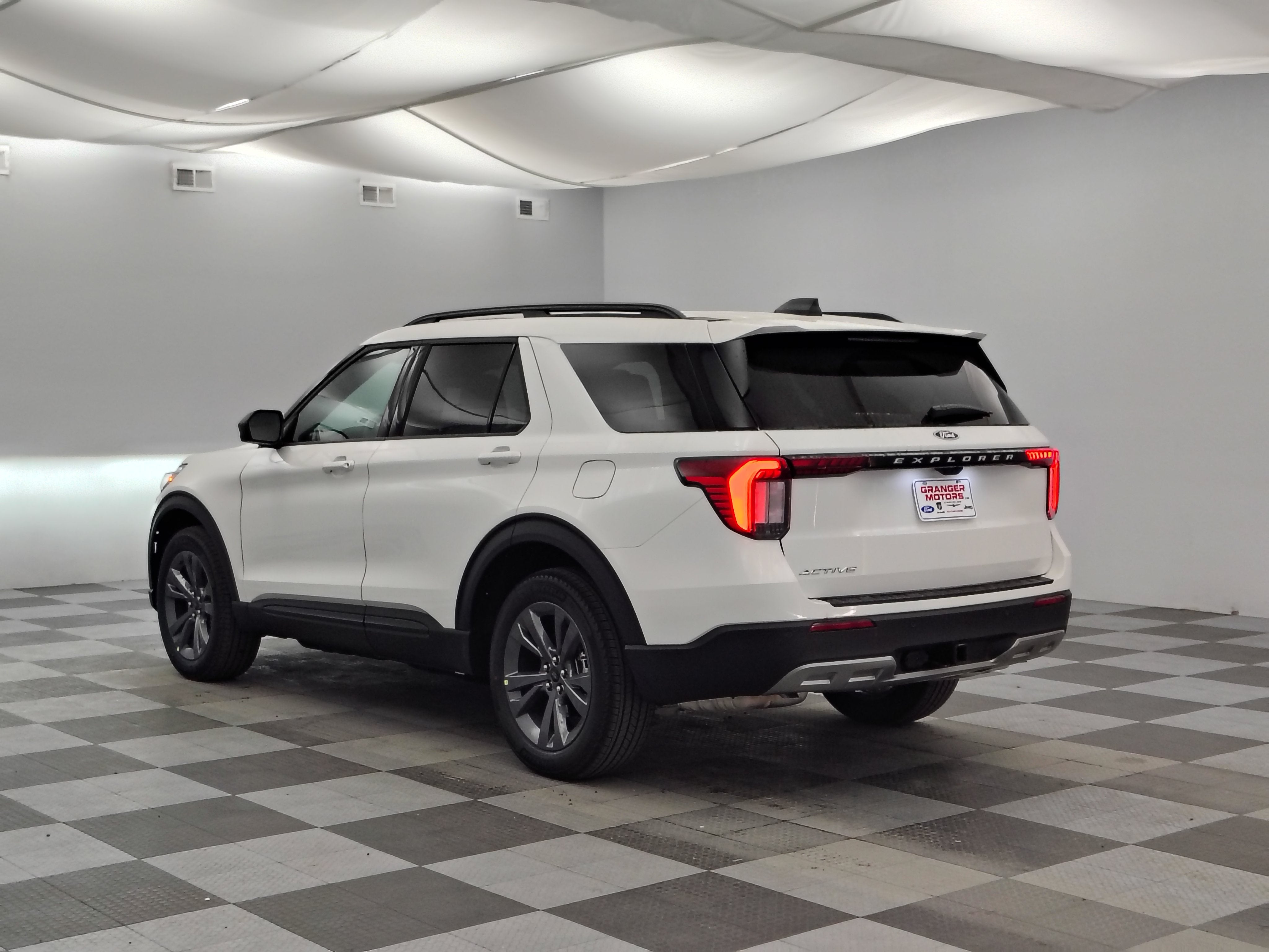 2027 Ford Explorer Active w/200A Pkg