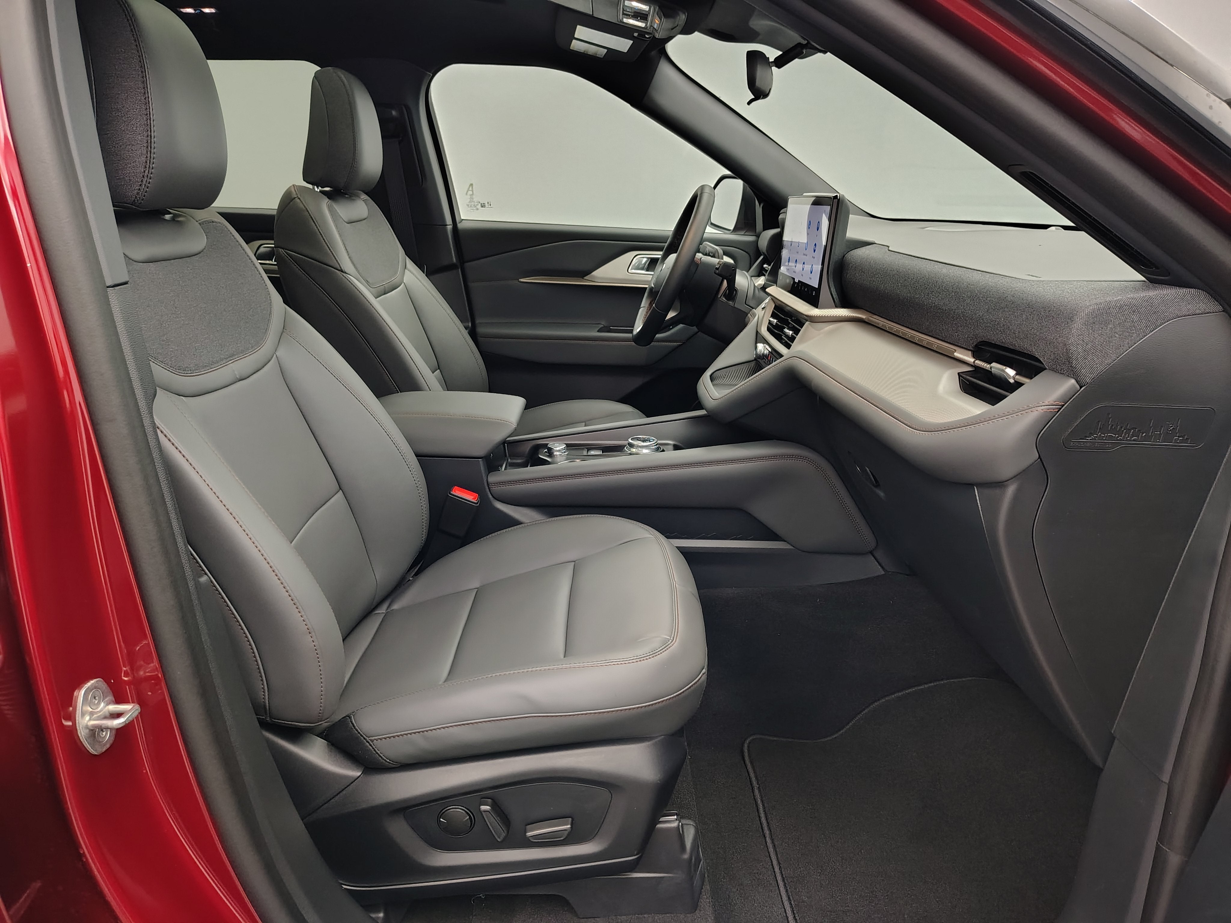 2027 Ford Explorer Active w/200A Pkg