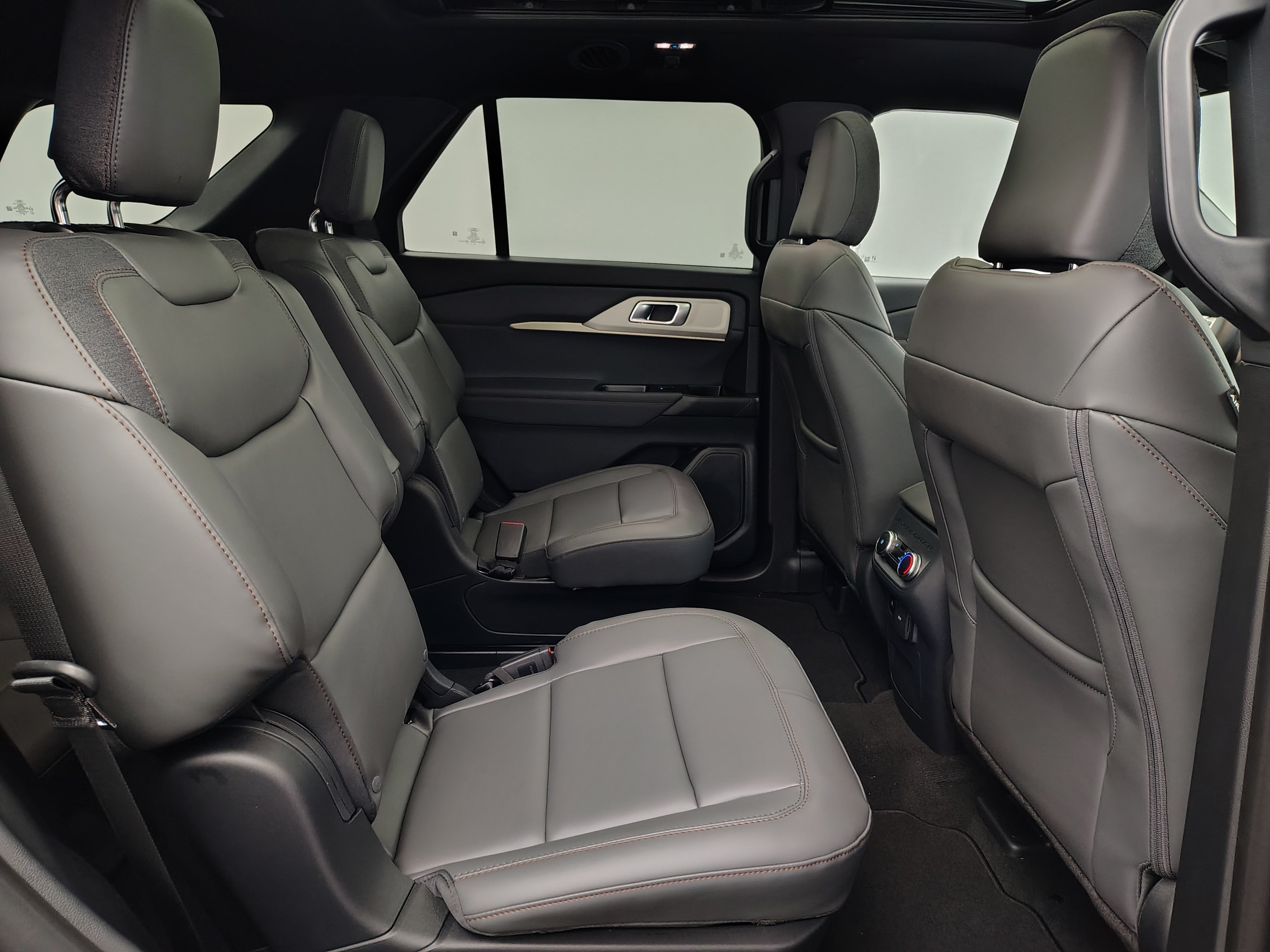 2027 Ford Explorer Active w/200A Pkg