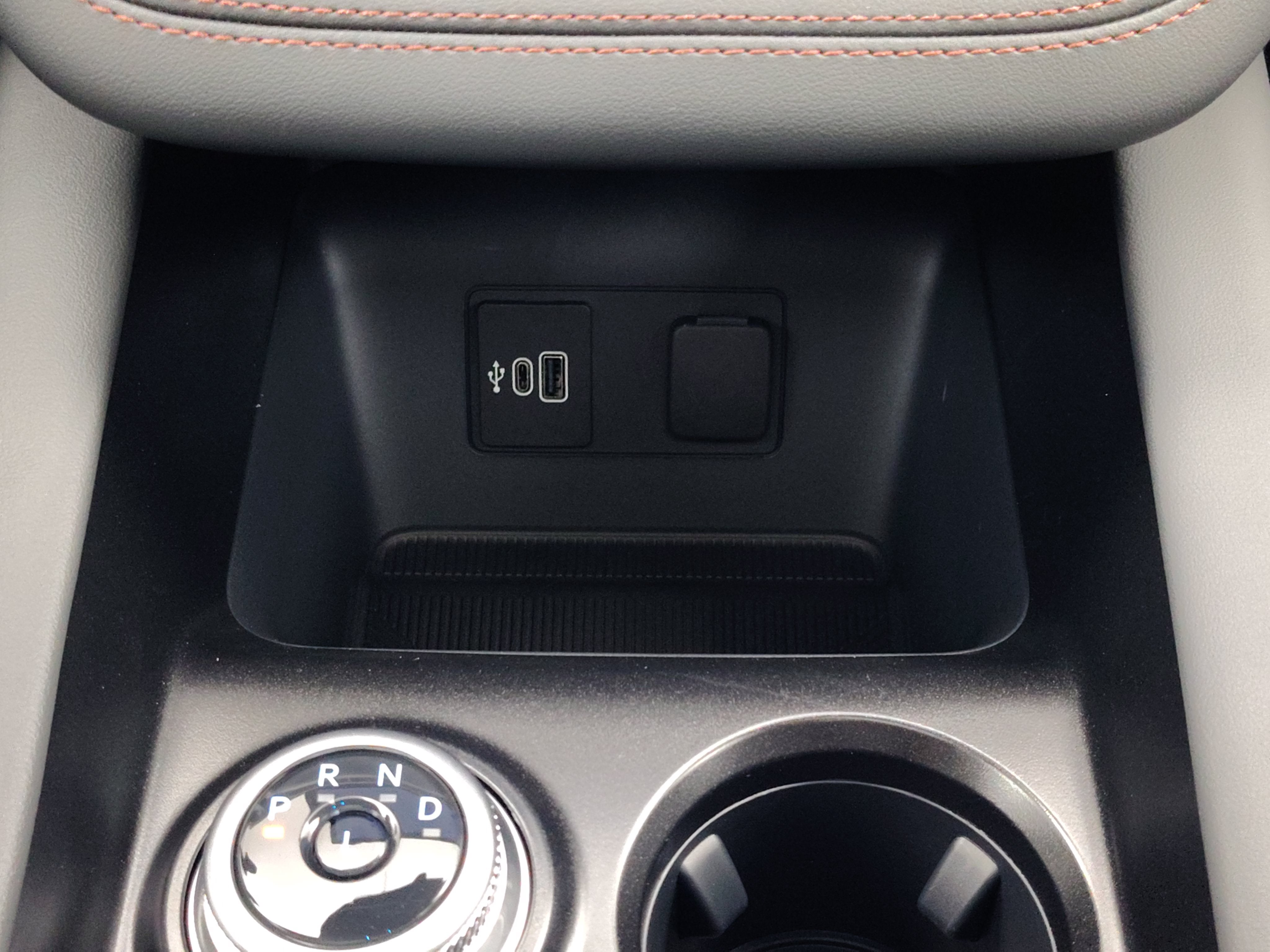 2027 Ford Explorer Active w/200A Pkg