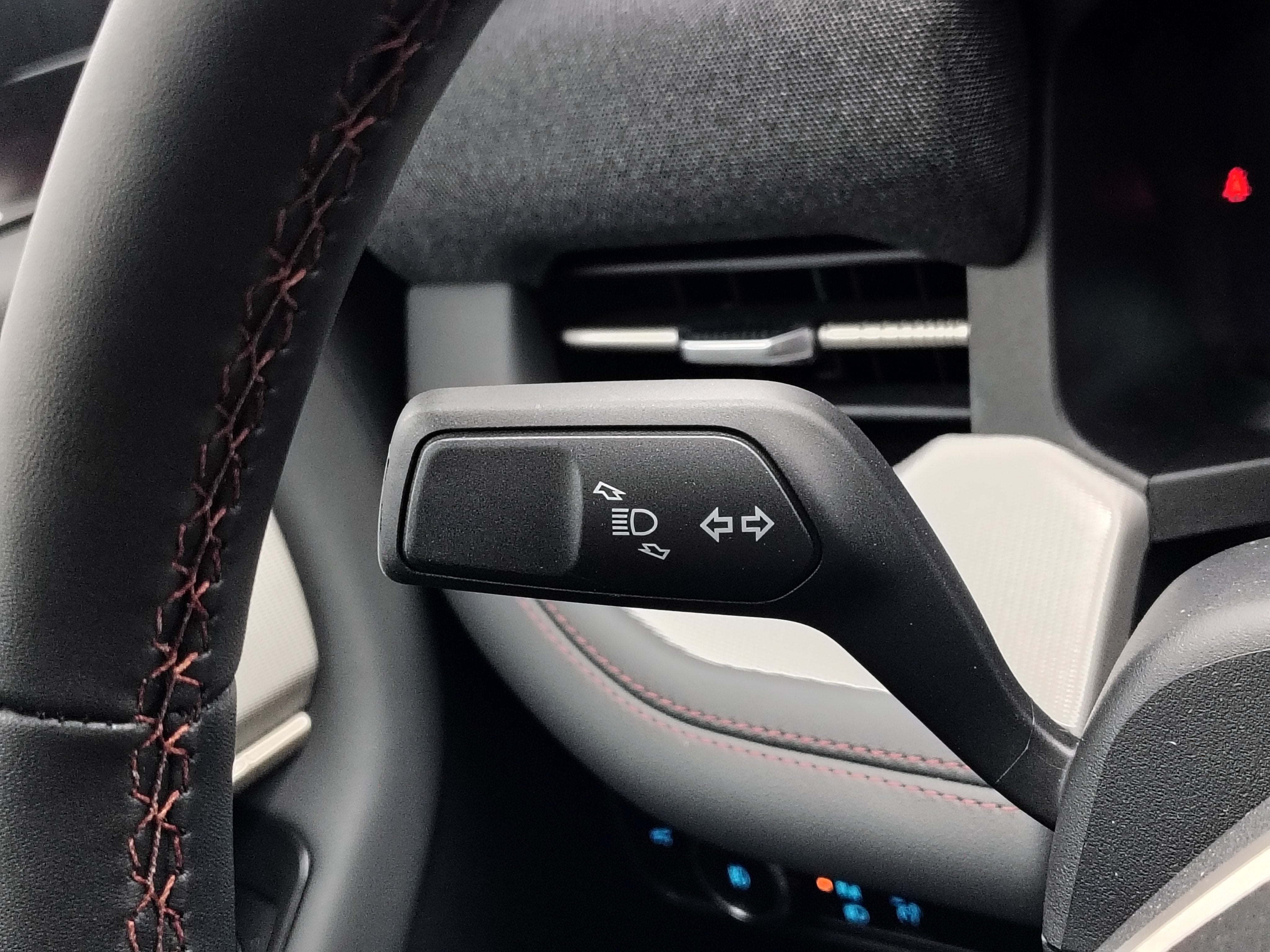 2027 Ford Explorer Active w/200A Pkg