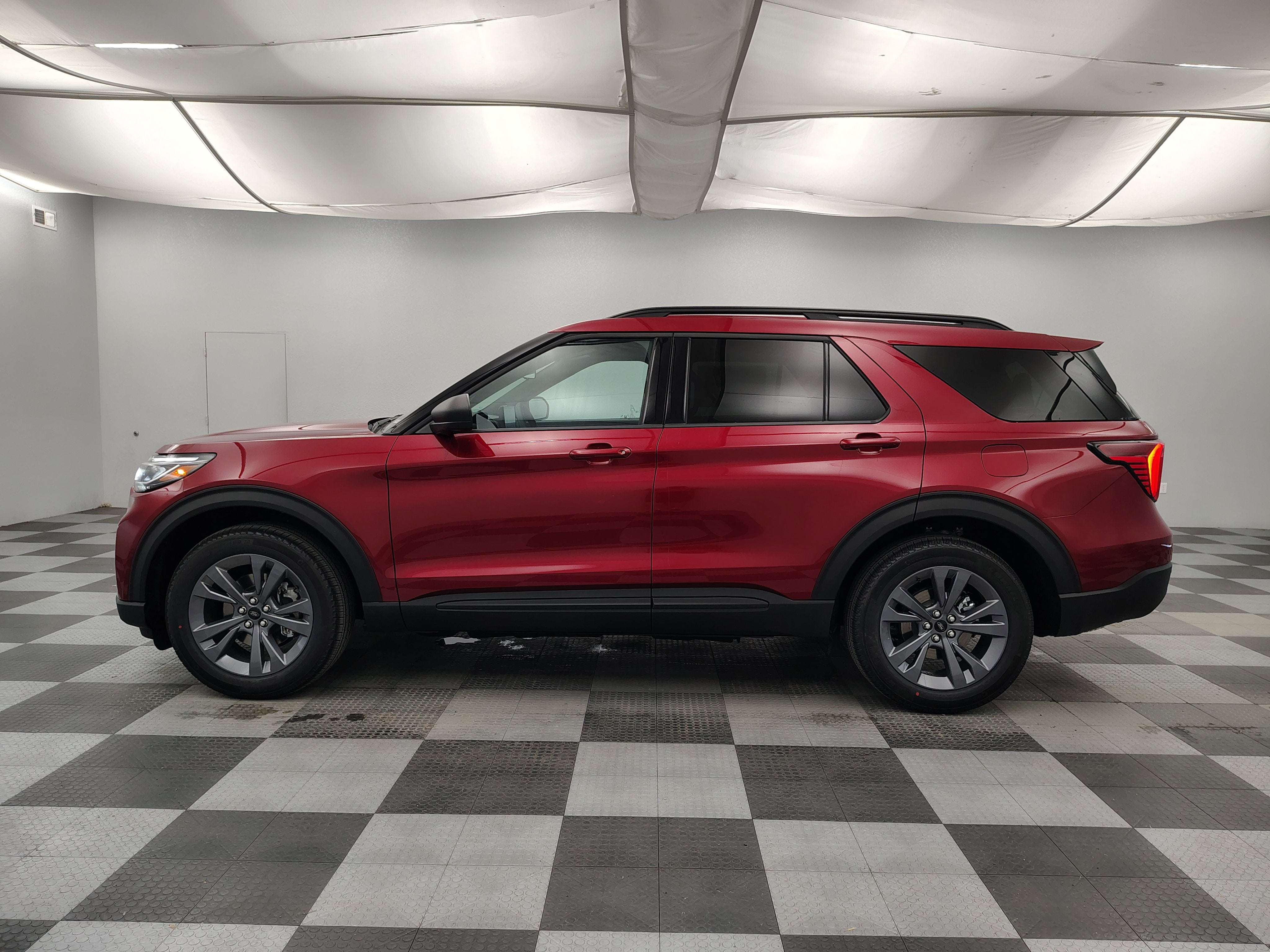 2027 Ford Explorer Active w/200A Pkg