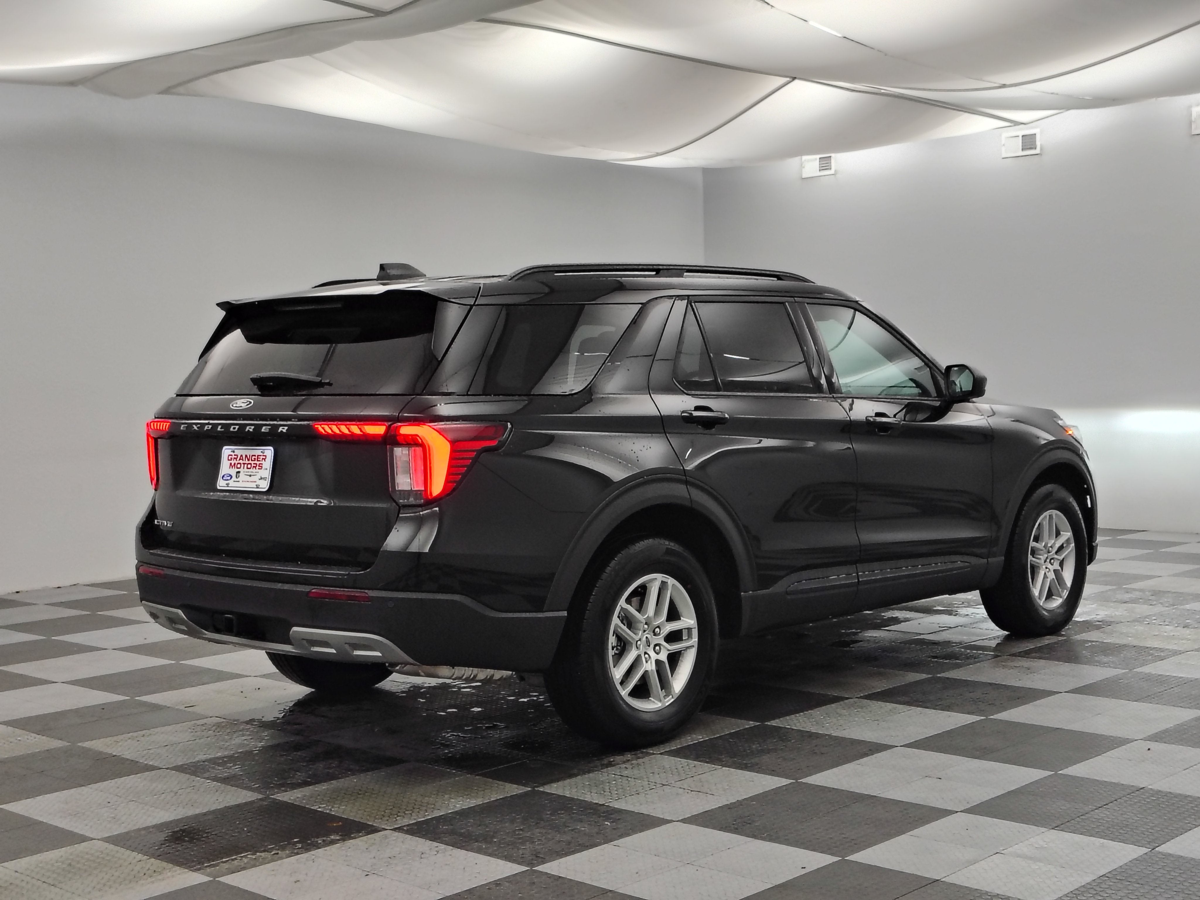 2027 Ford Explorer Active w/200A Pkg