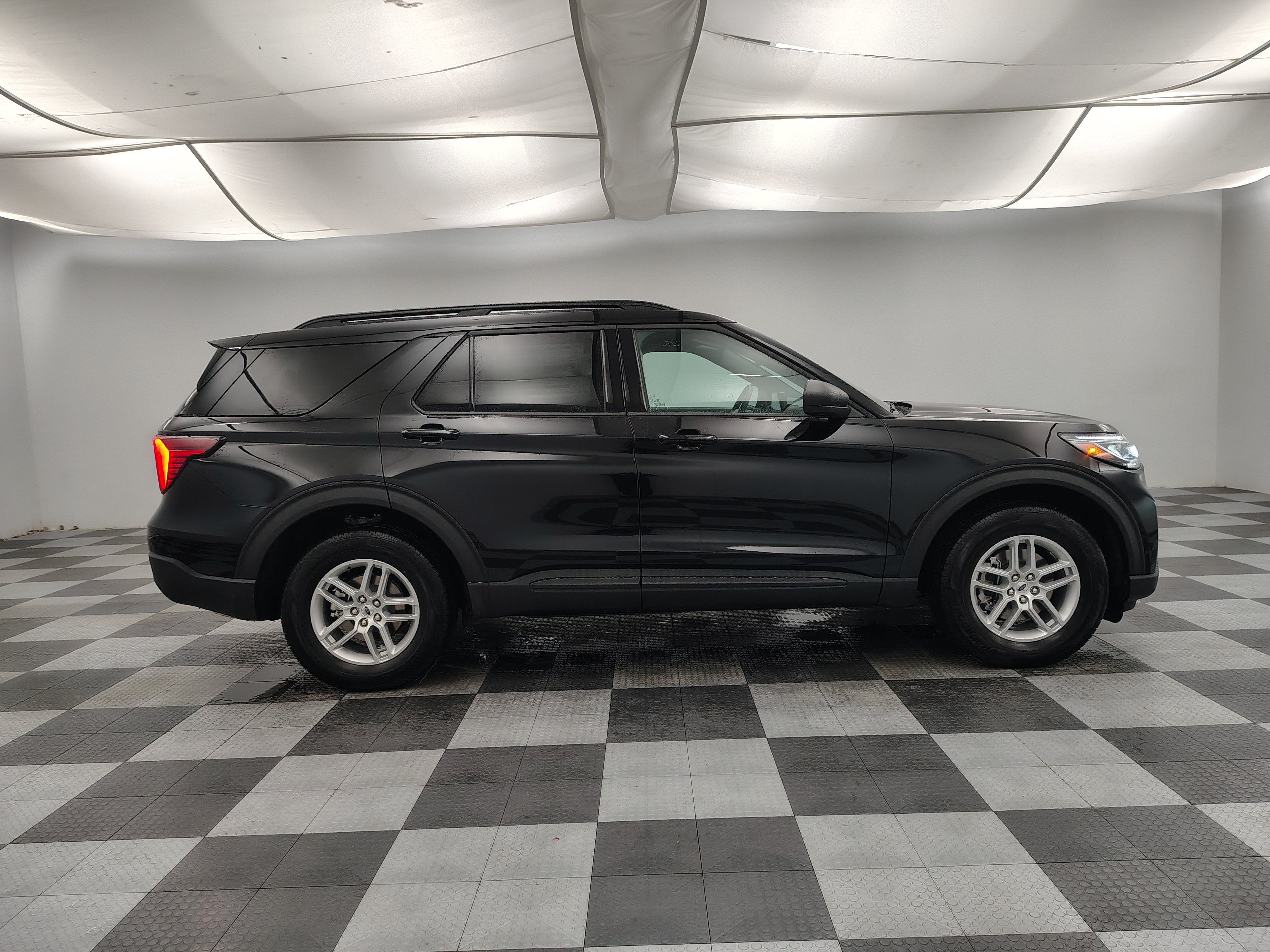 2027 Ford Explorer Active w/200A Pkg