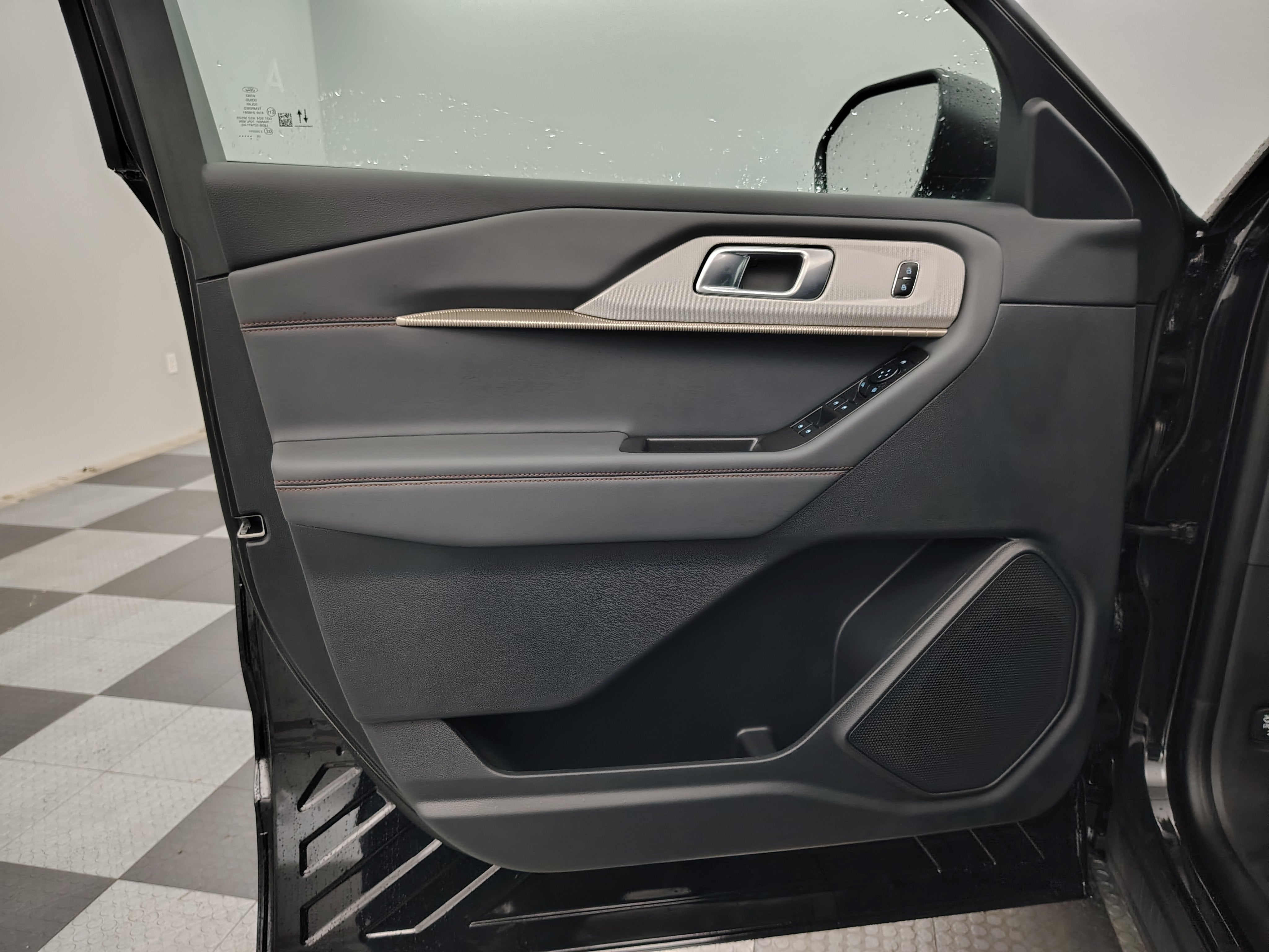 2027 Ford Explorer Active w/200A Pkg