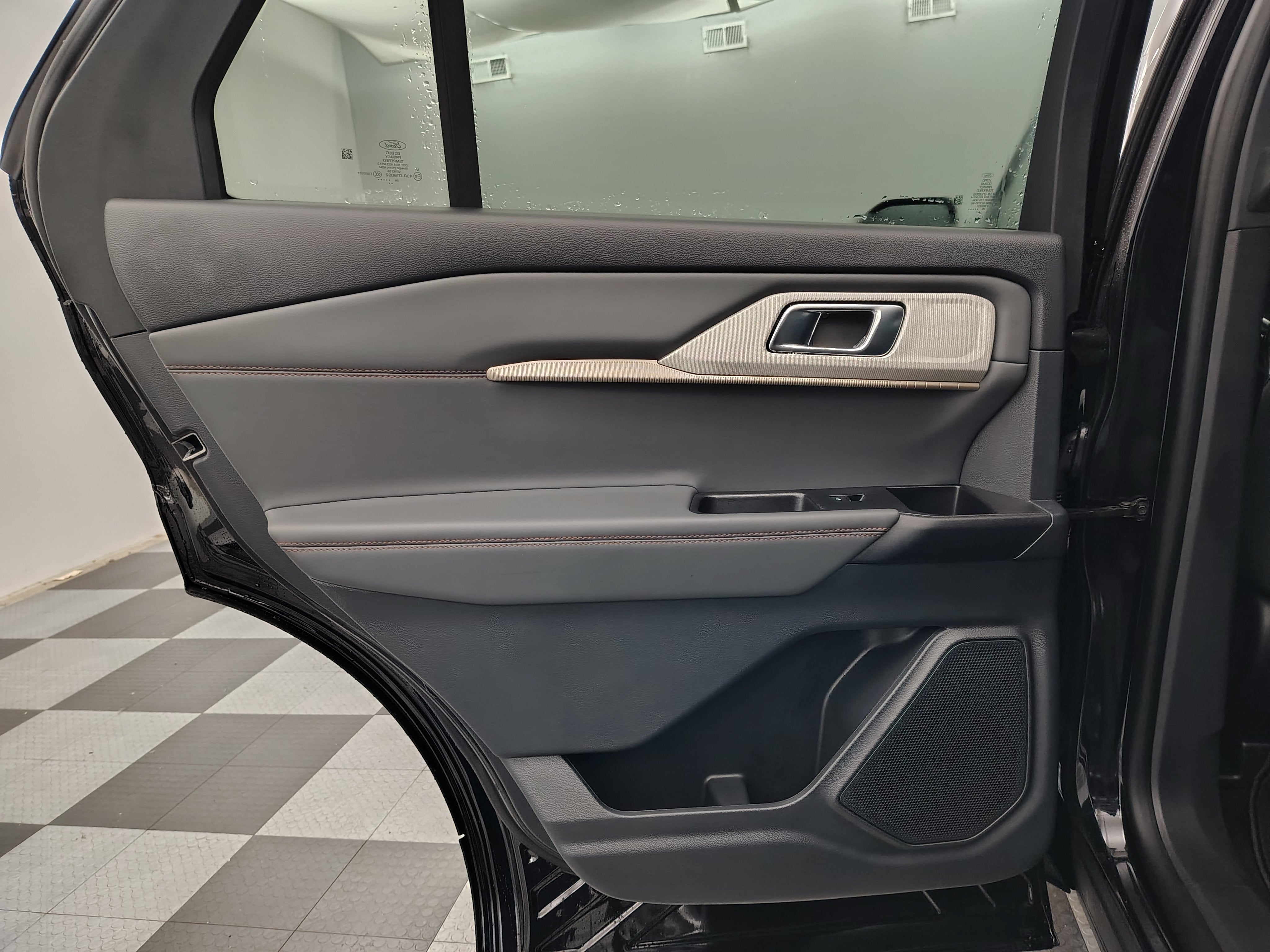 2027 Ford Explorer Active w/200A Pkg