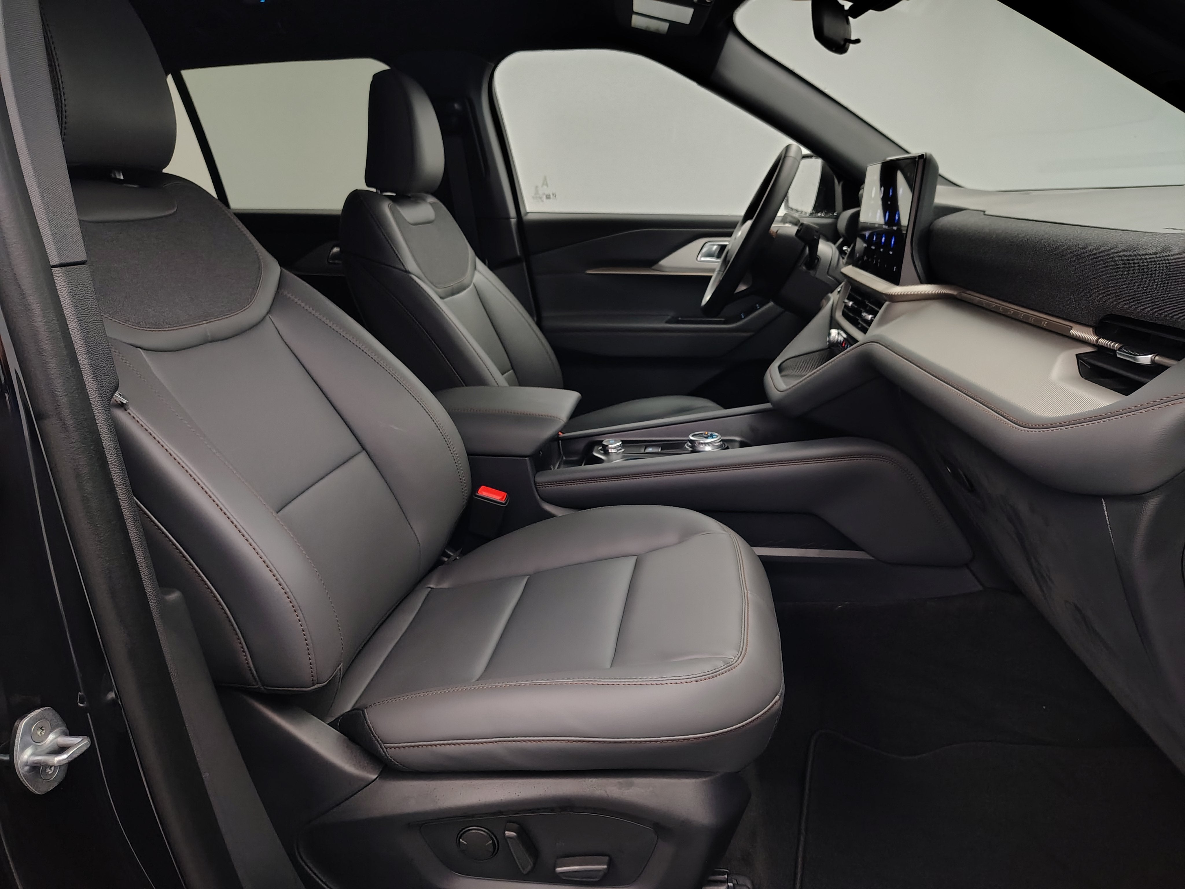 2027 Ford Explorer Active w/200A Pkg