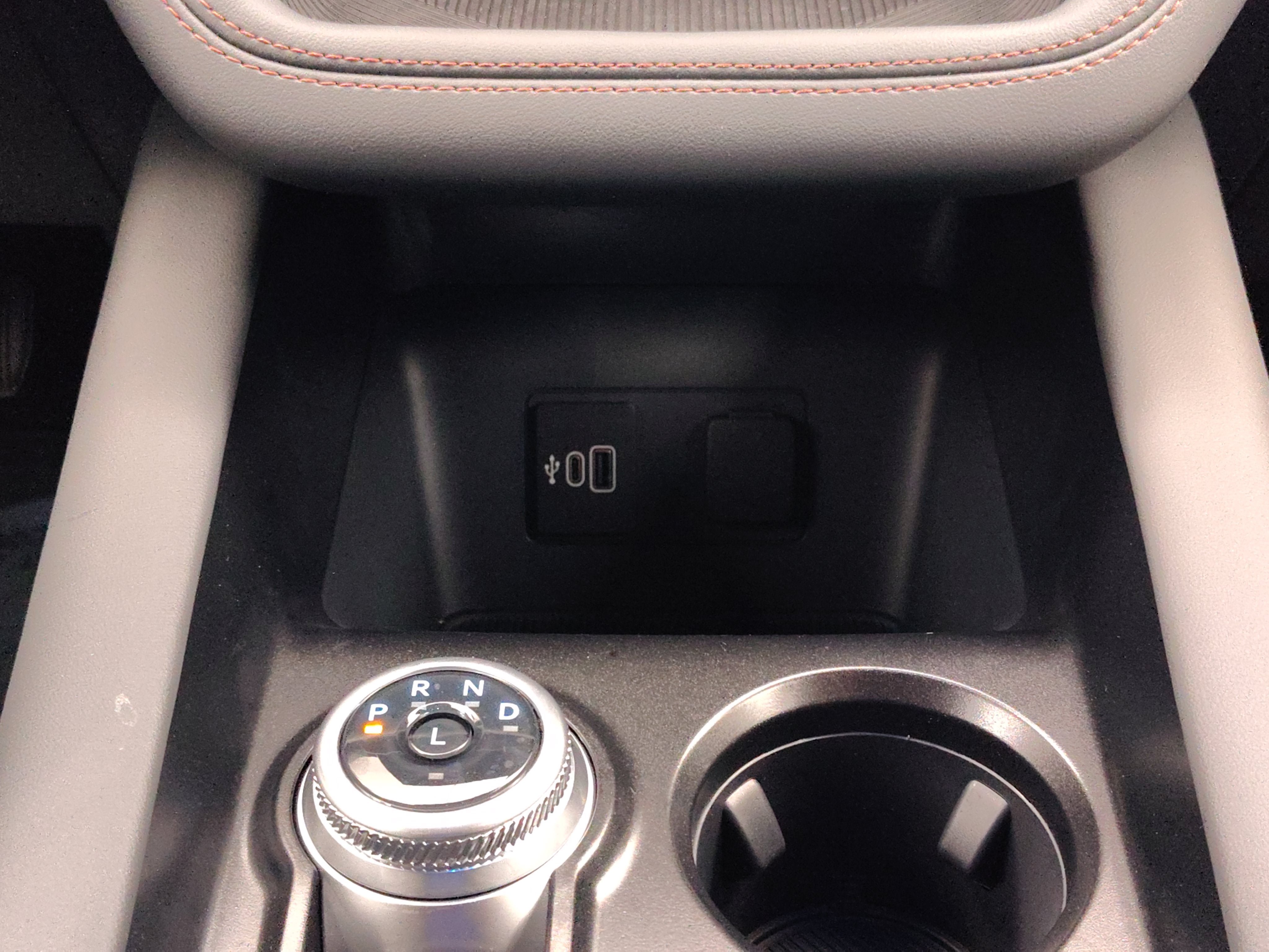 2027 Ford Explorer Active w/200A Pkg