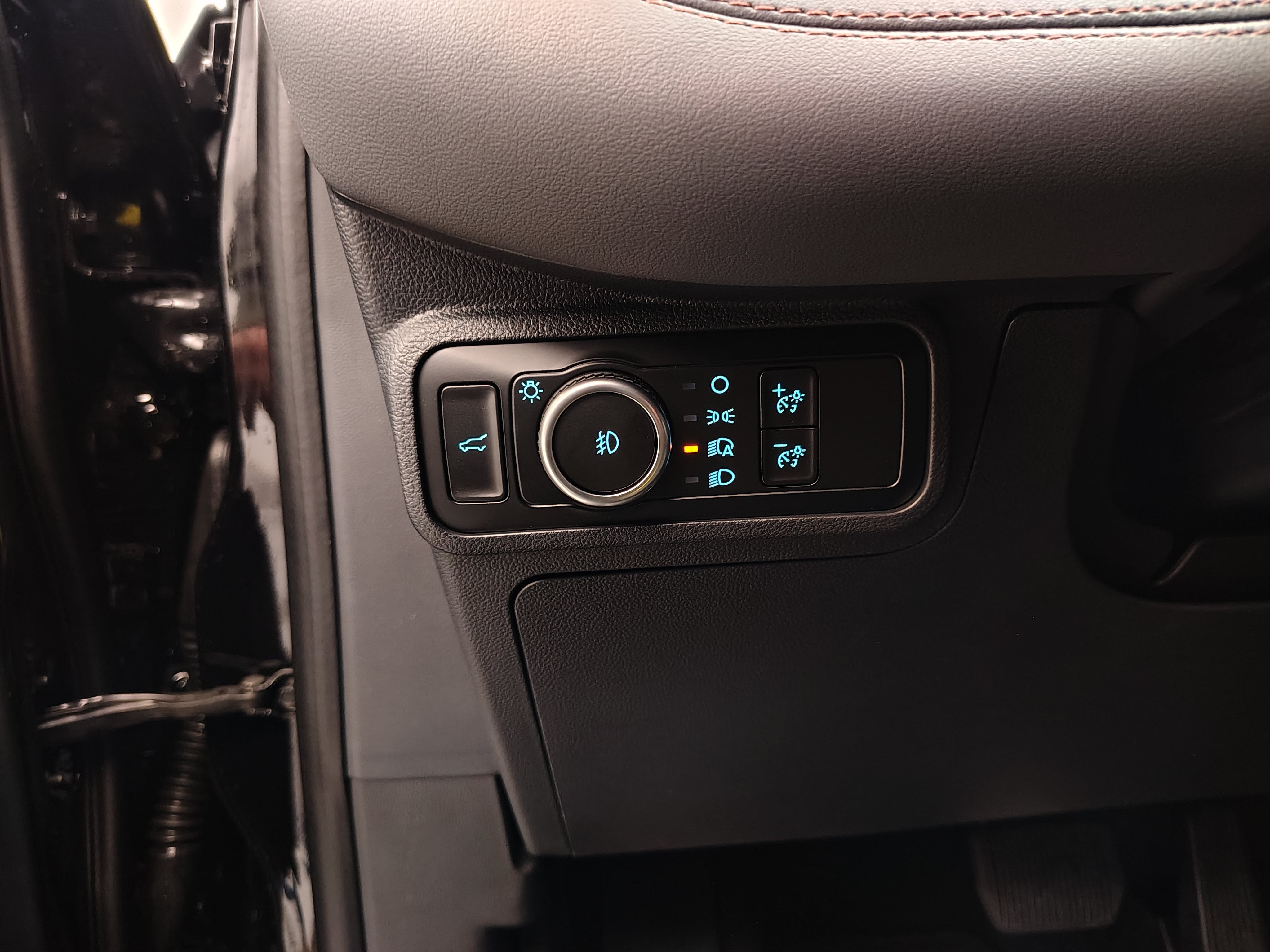 2027 Ford Explorer Active w/200A Pkg