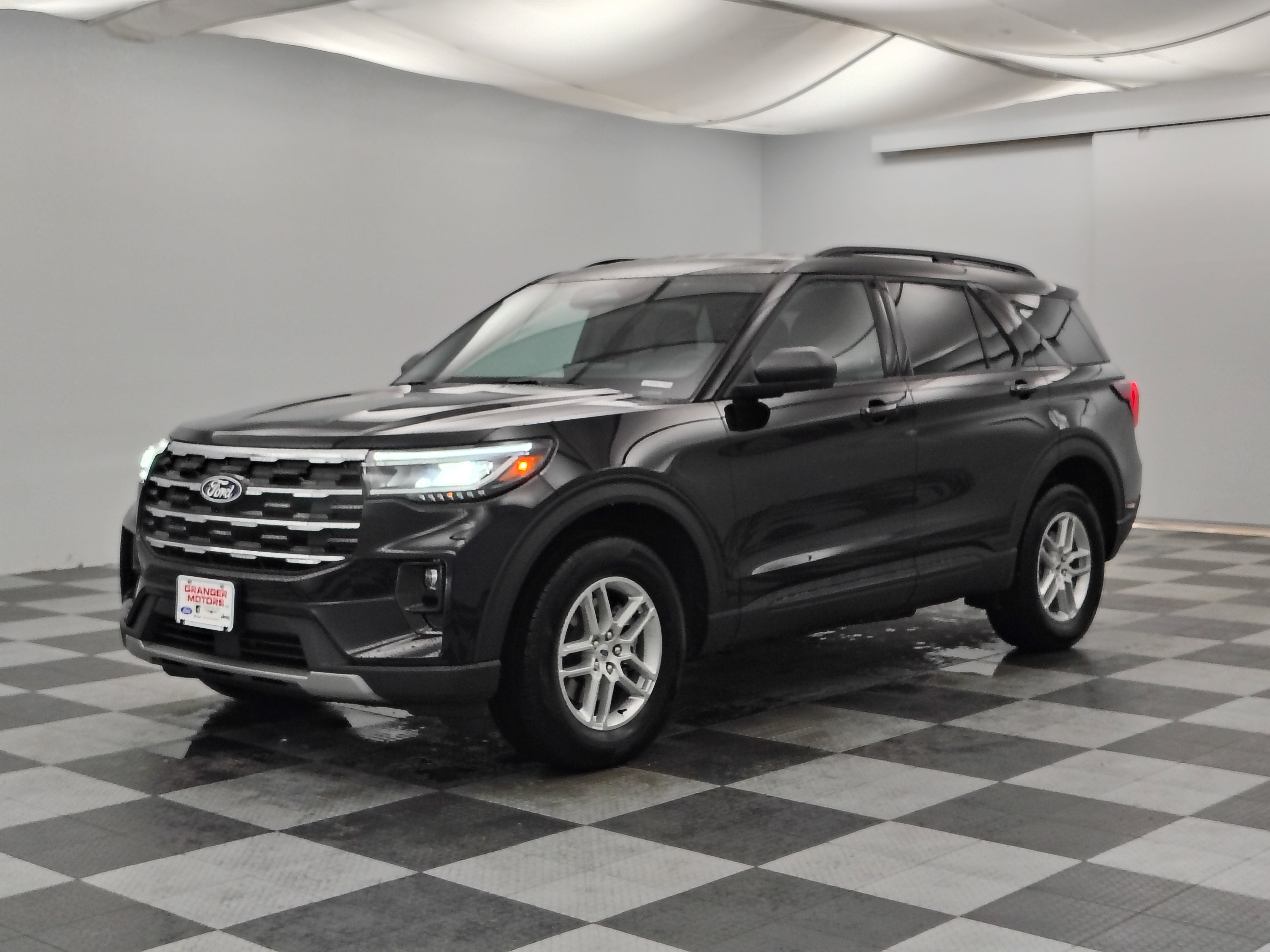2027 Ford Explorer Active w/200A Pkg