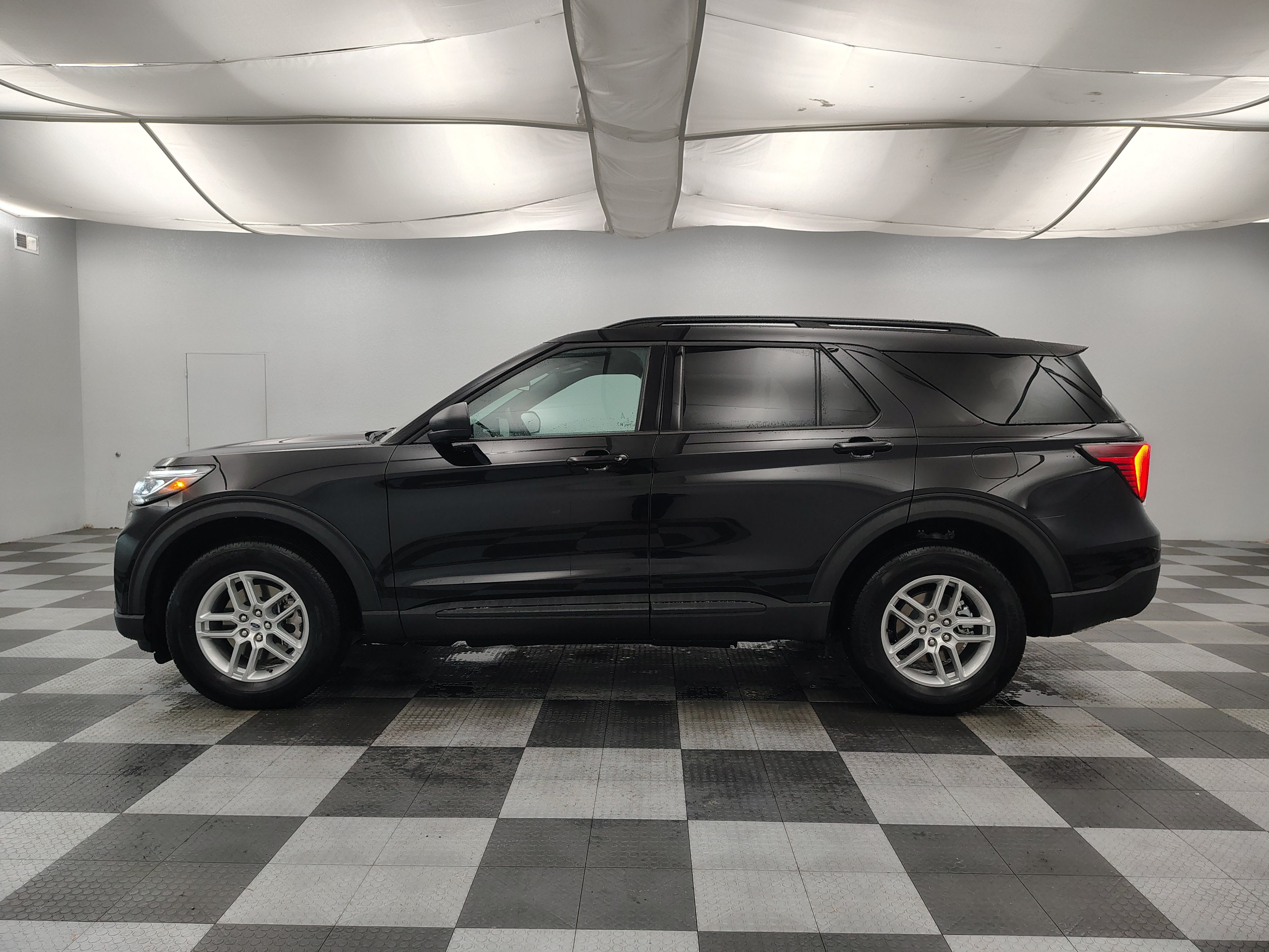 2027 Ford Explorer Active w/200A Pkg
