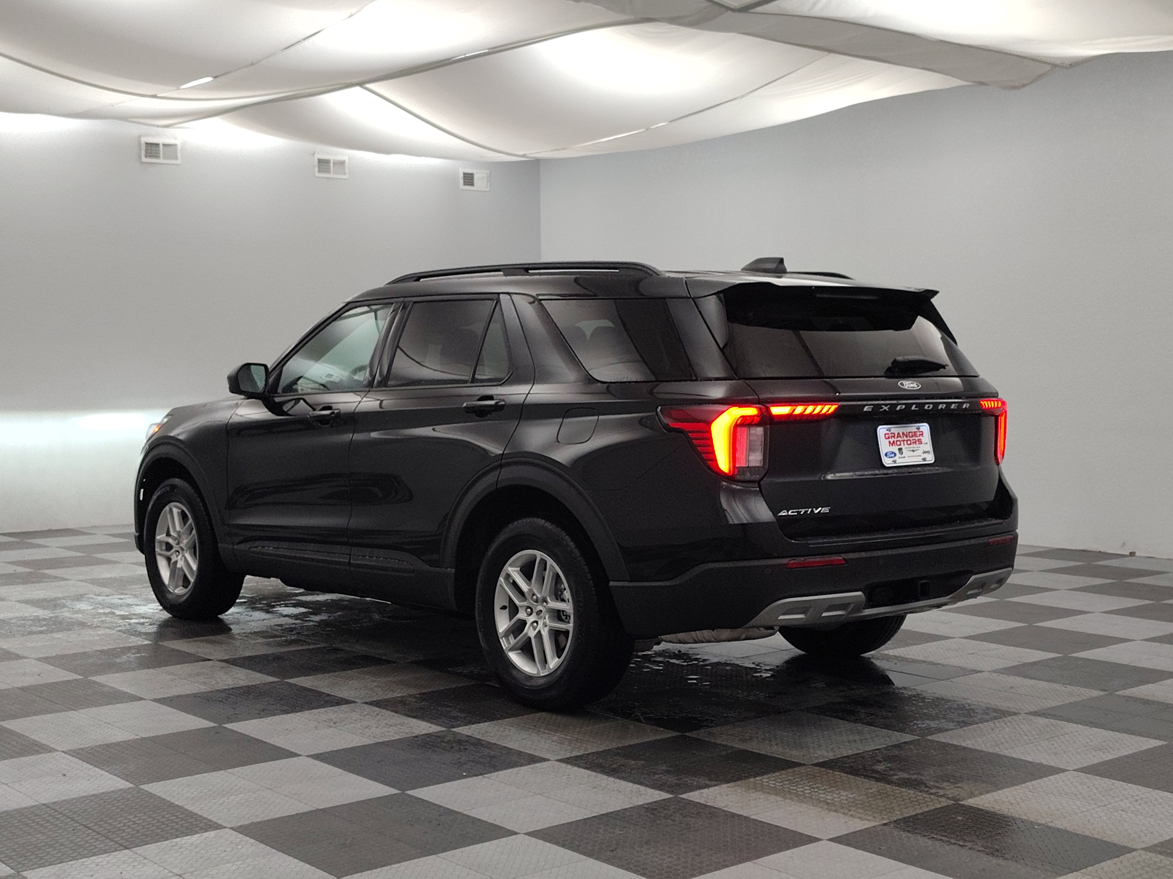 2027 Ford Explorer Active w/200A Pkg