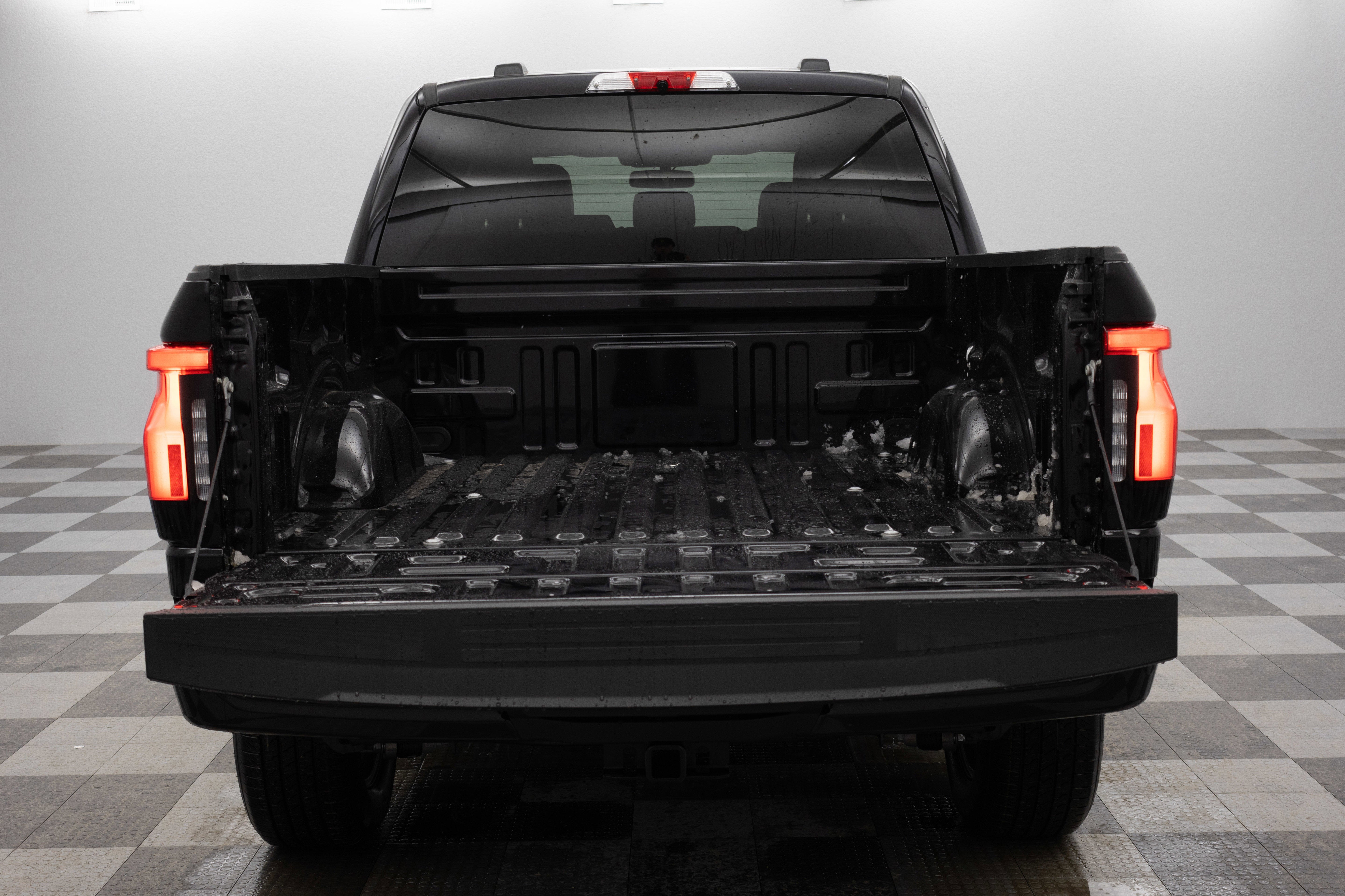 2025 Ford F-150 Lightning Flash