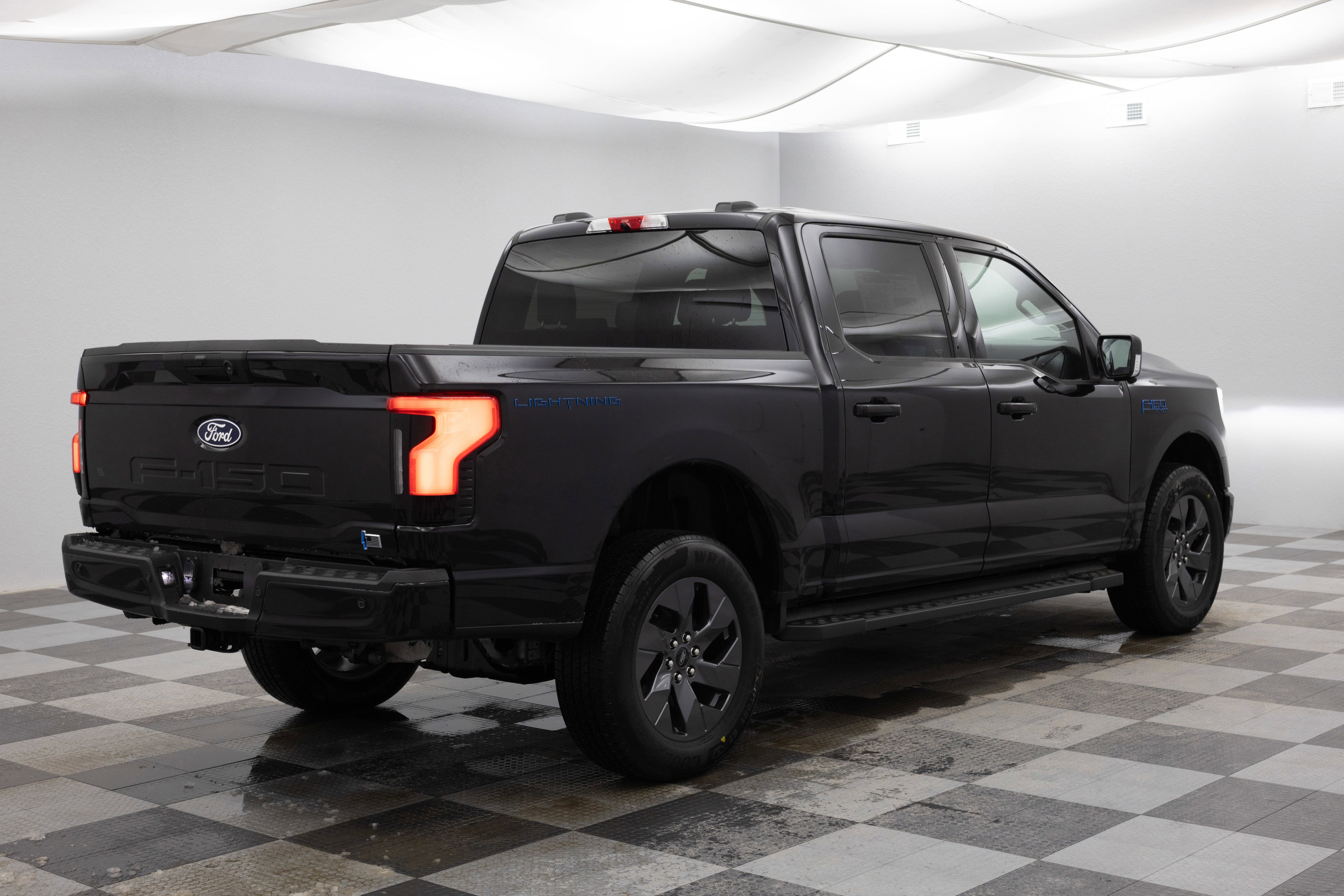 2025 Ford F-150 Lightning Flash