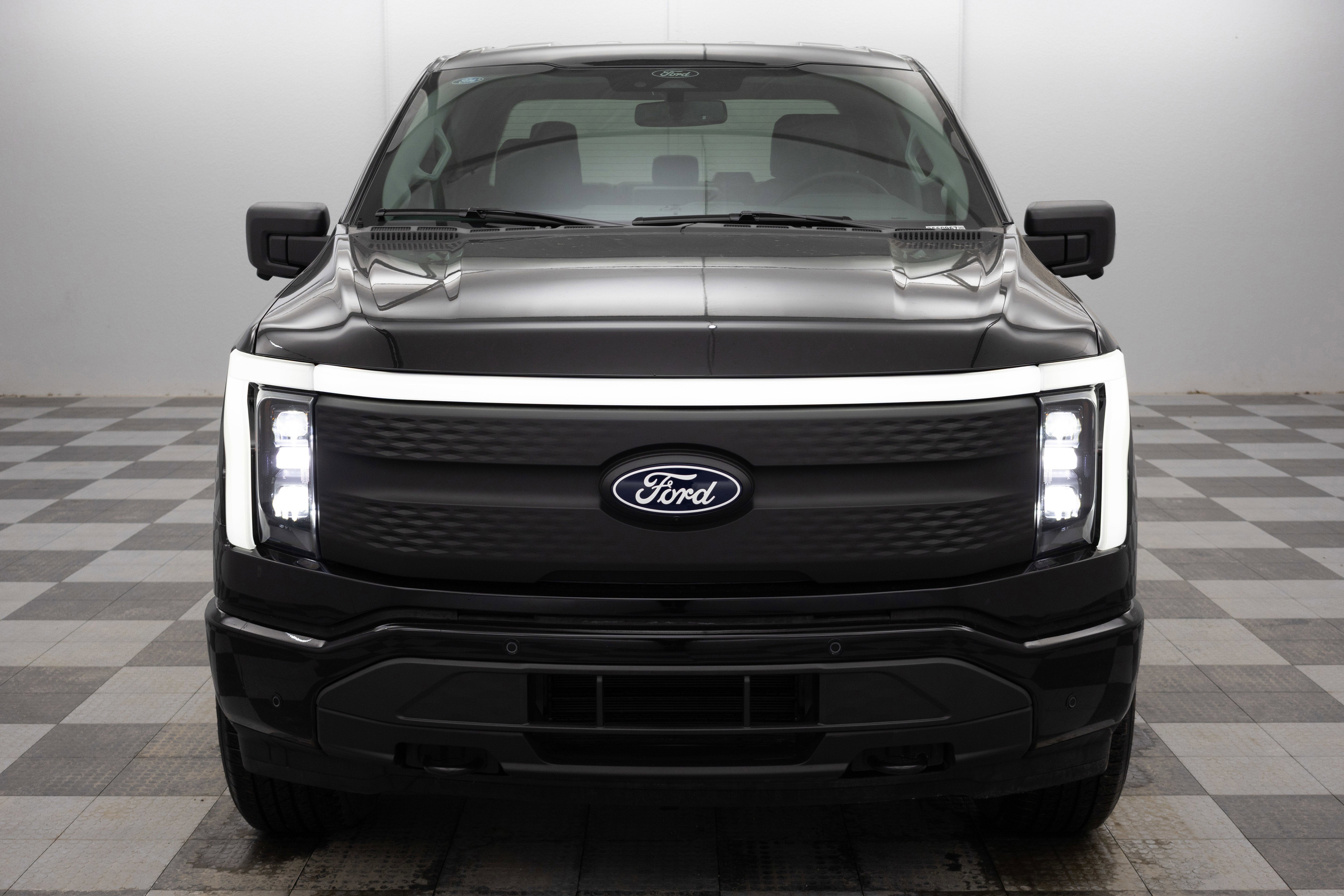 2025 Ford F-150 Lightning Flash