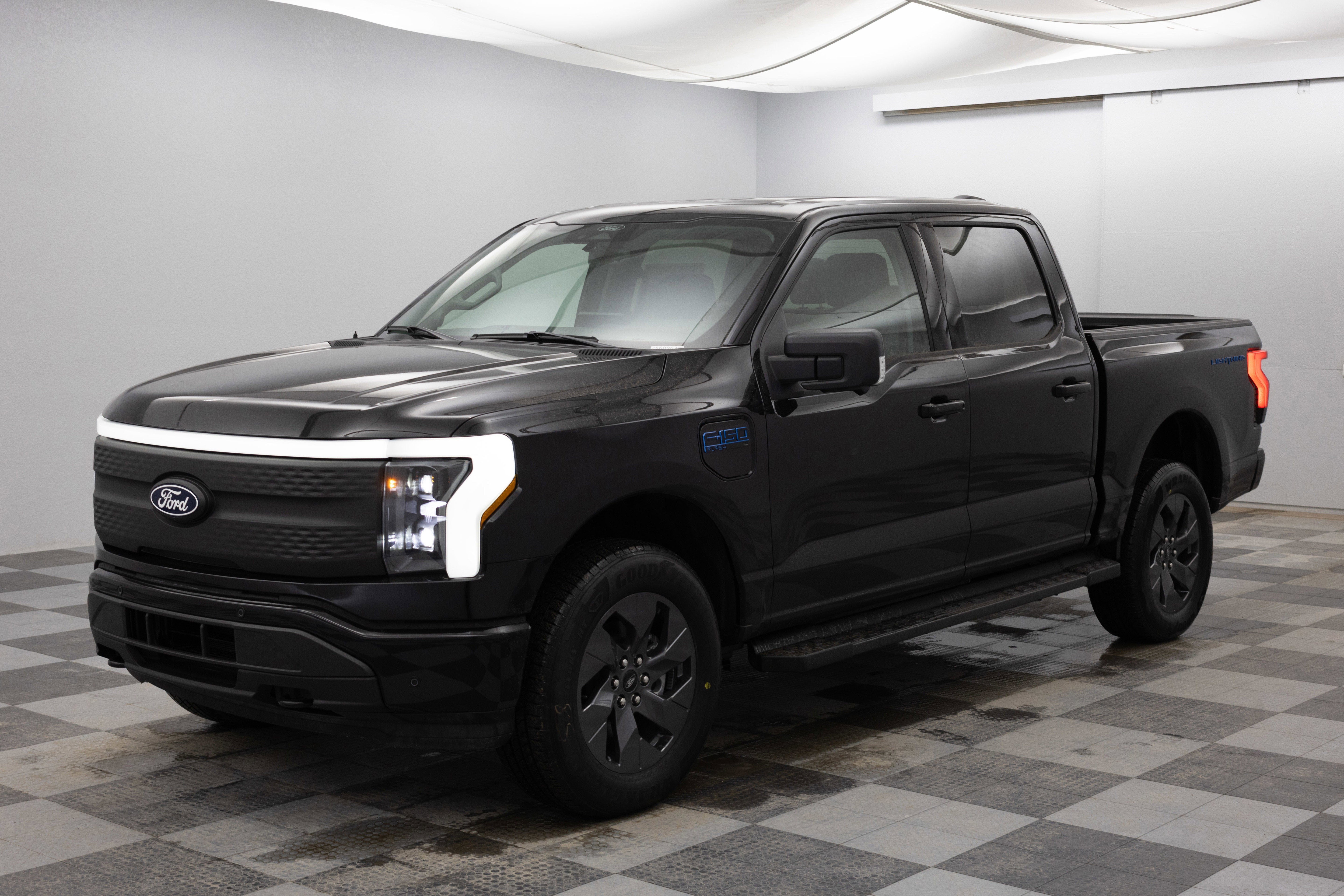 2025 Ford F-150 Lightning Flash