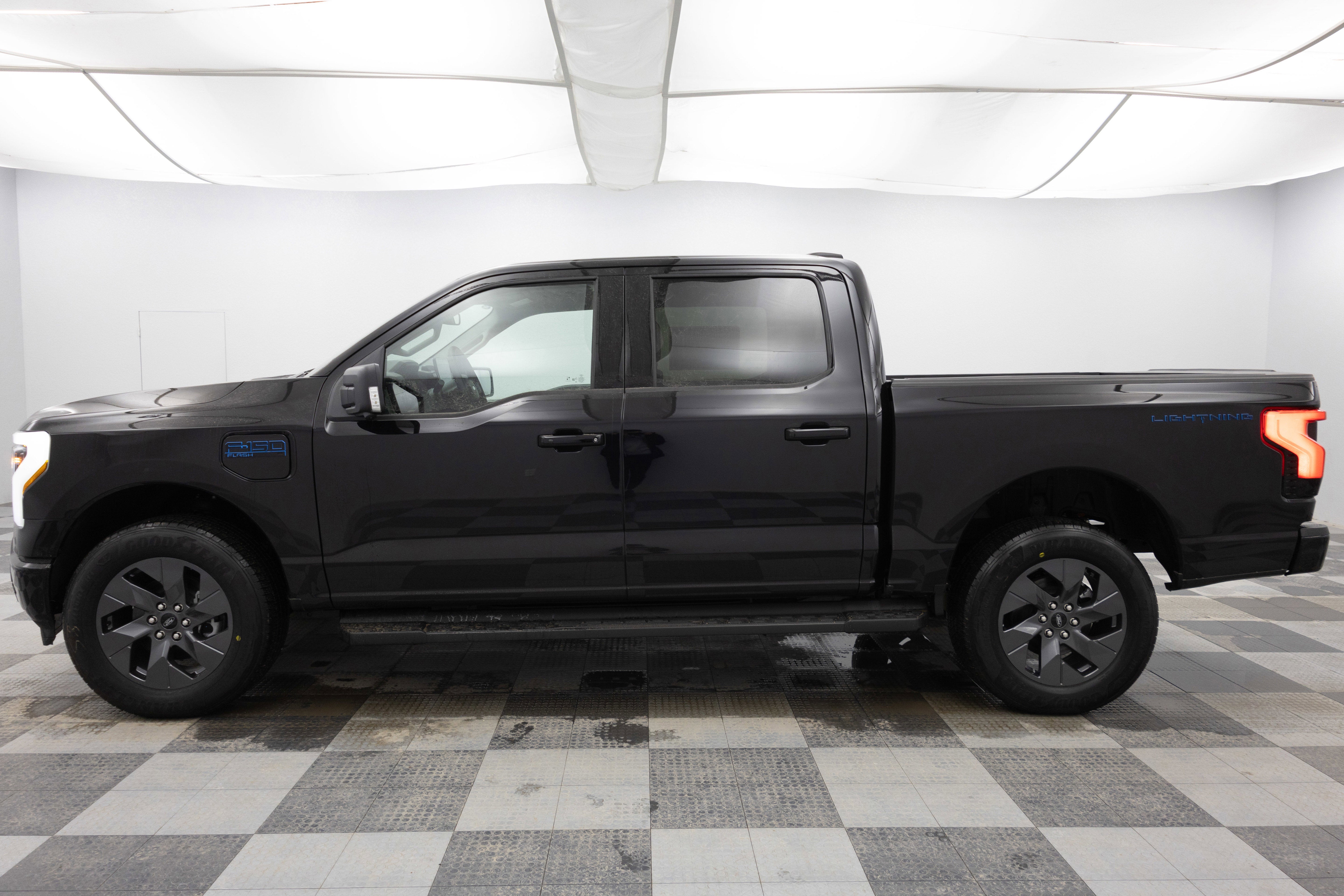 2025 Ford F-150 Lightning Flash