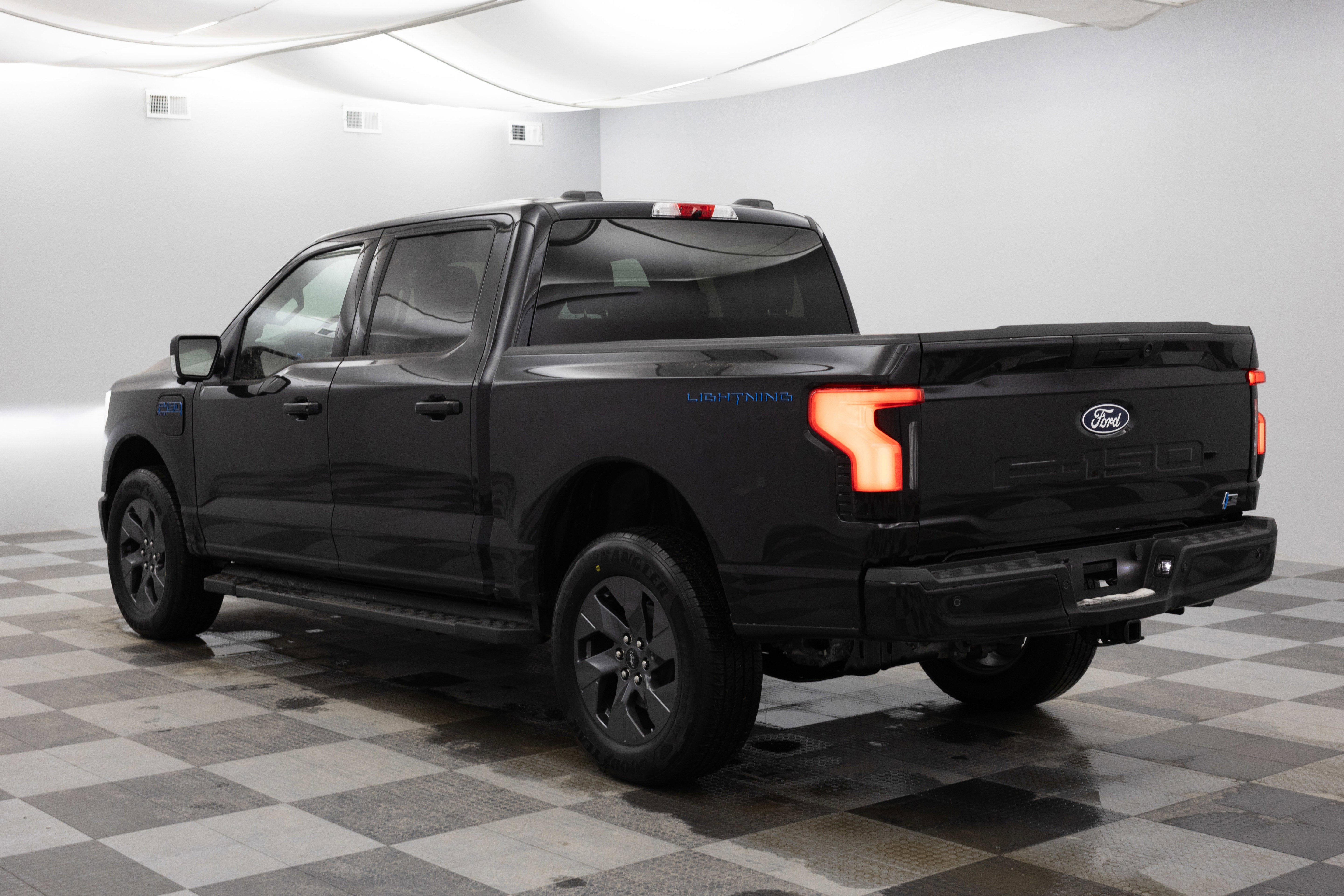 2025 Ford F-150 Lightning Flash