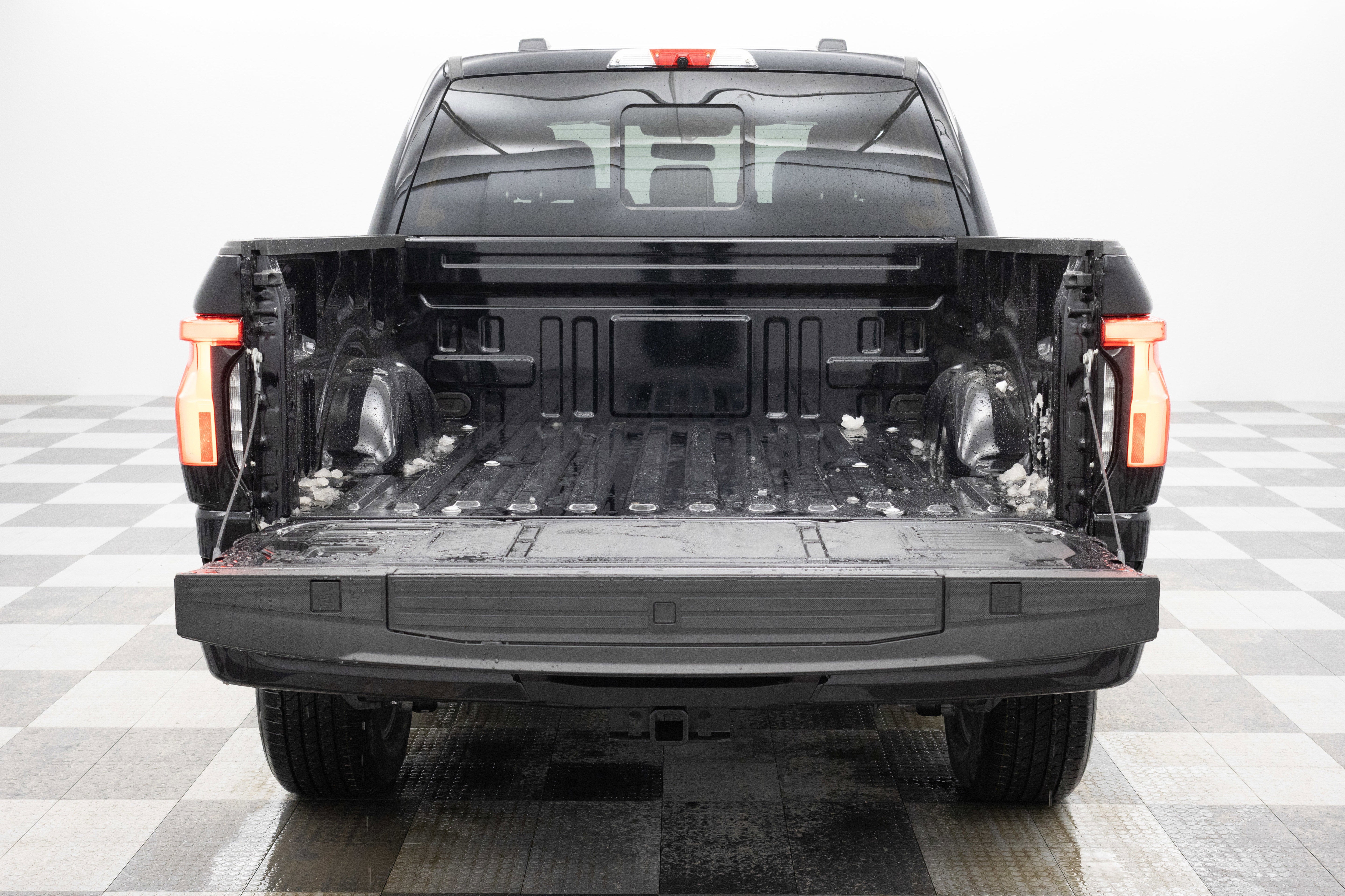 2025 Ford F-150 Lightning Lariat