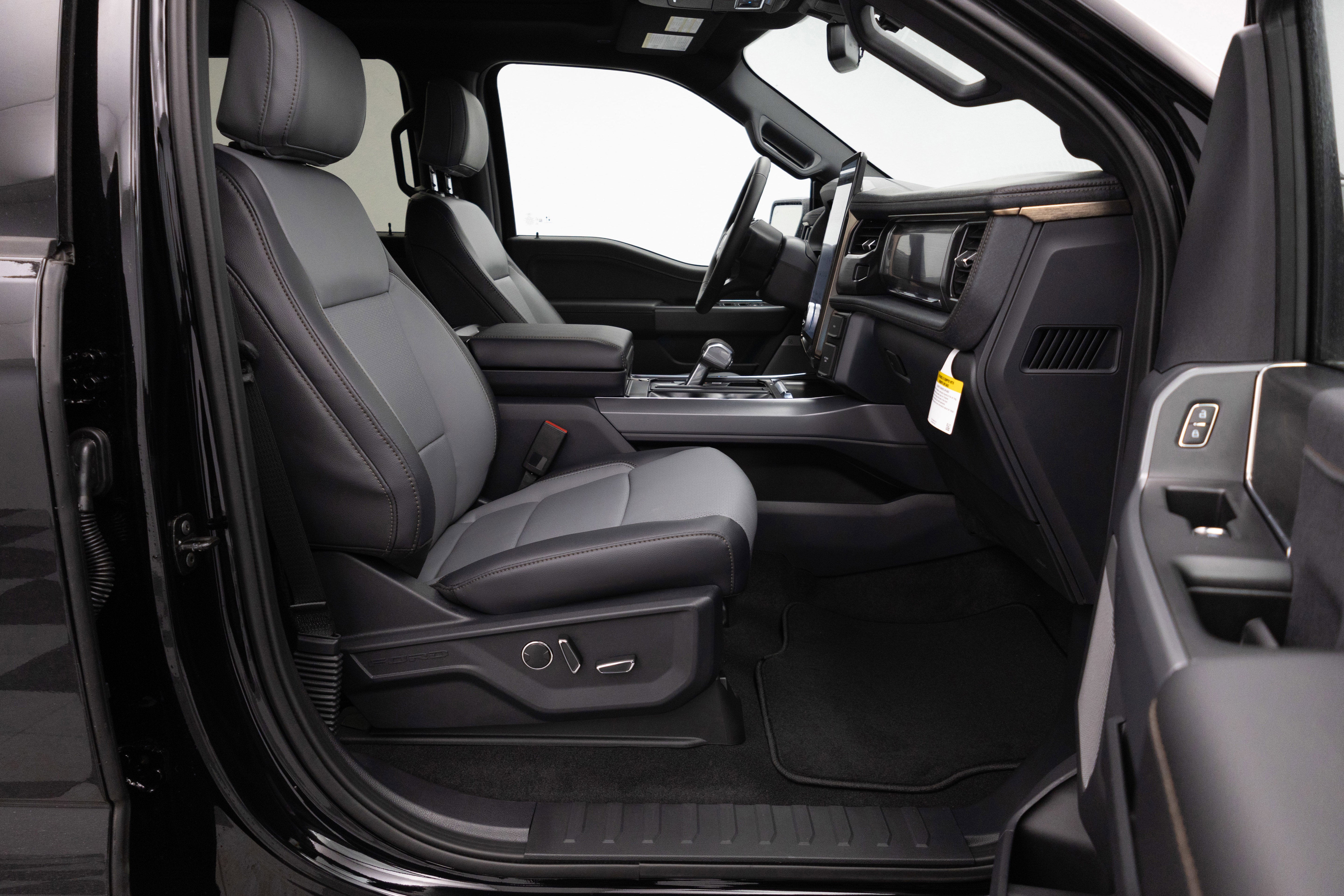 2025 Ford F-150 Lightning Lariat