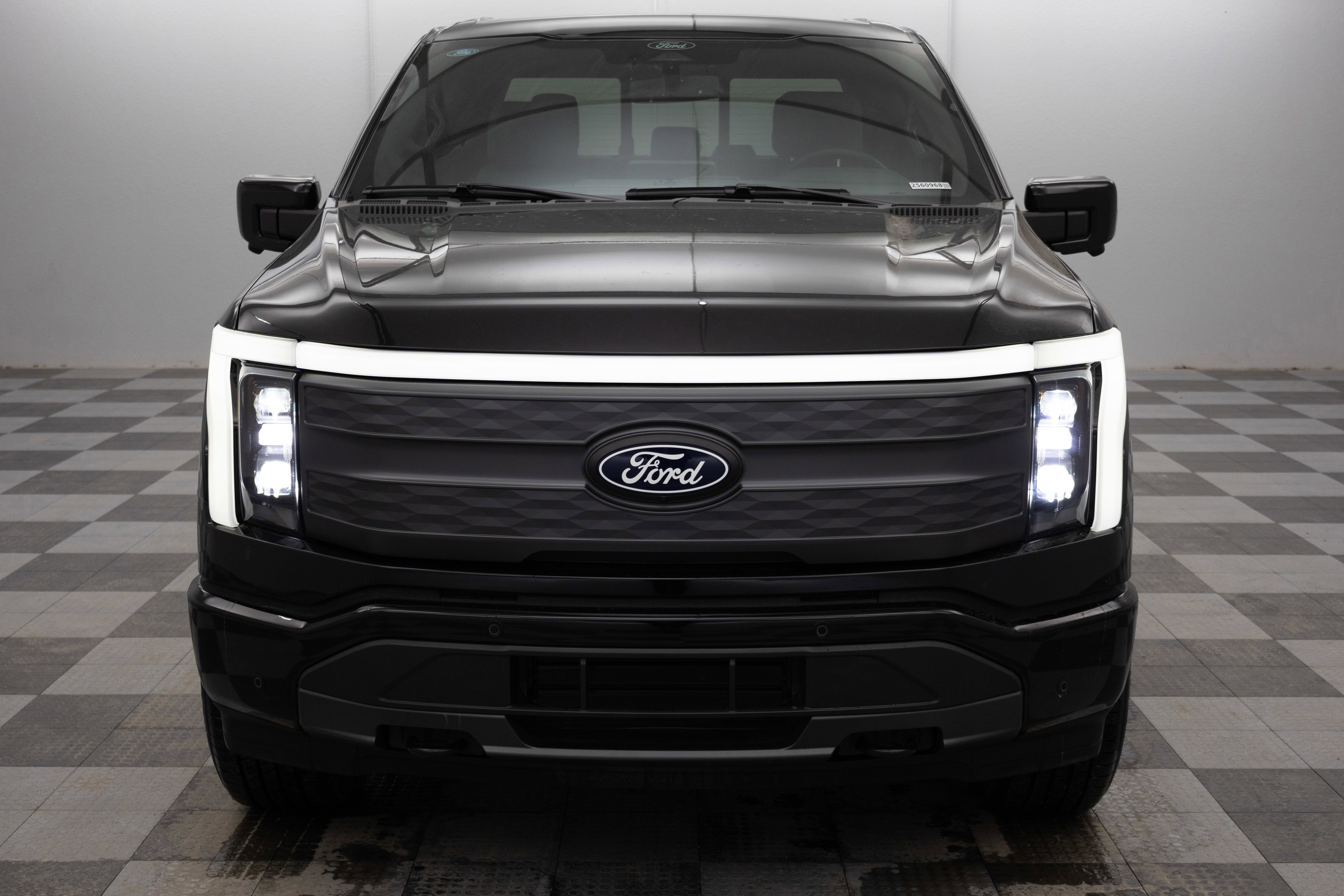 2025 Ford F-150 Lightning Lariat