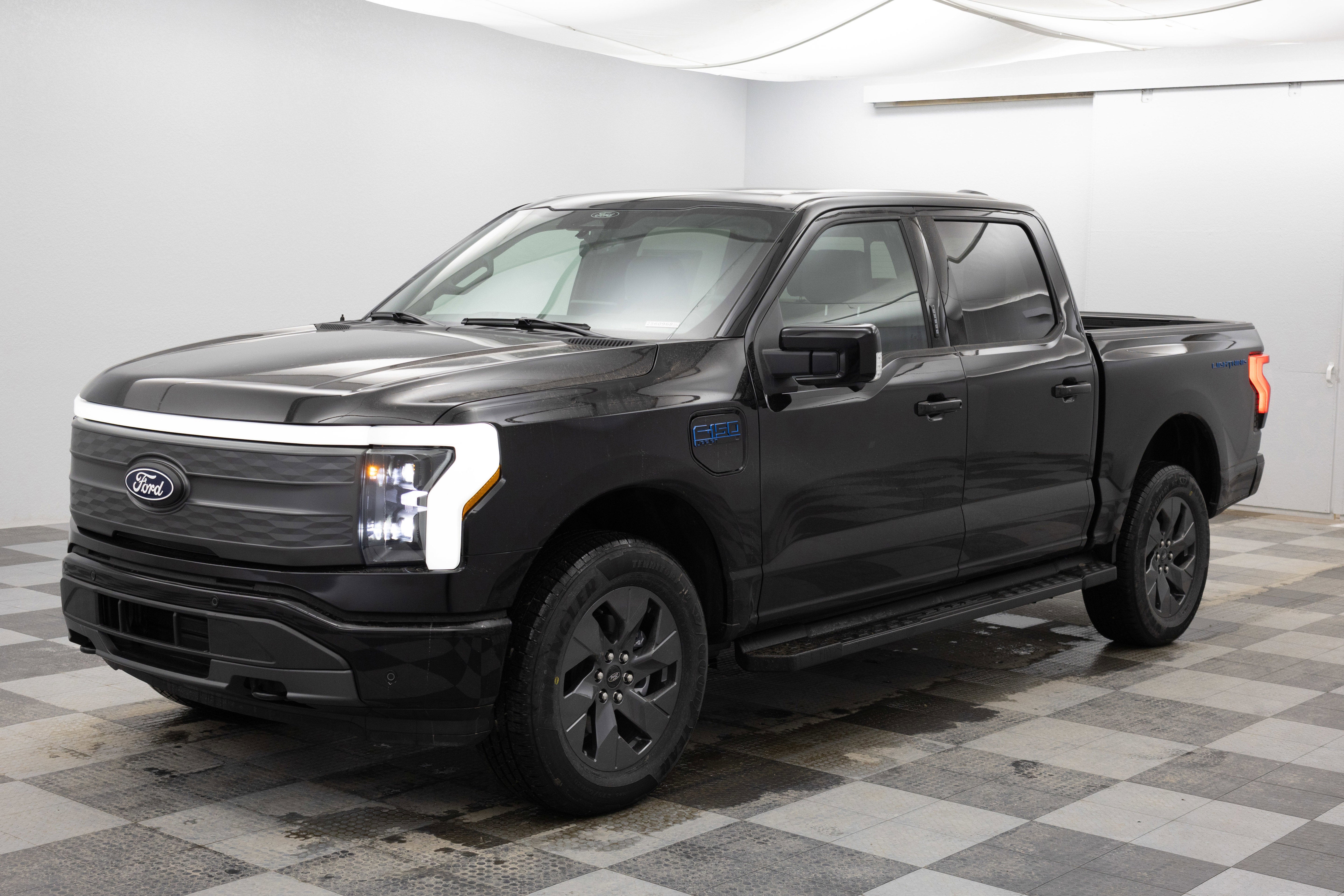 2025 Ford F-150 Lightning Lariat