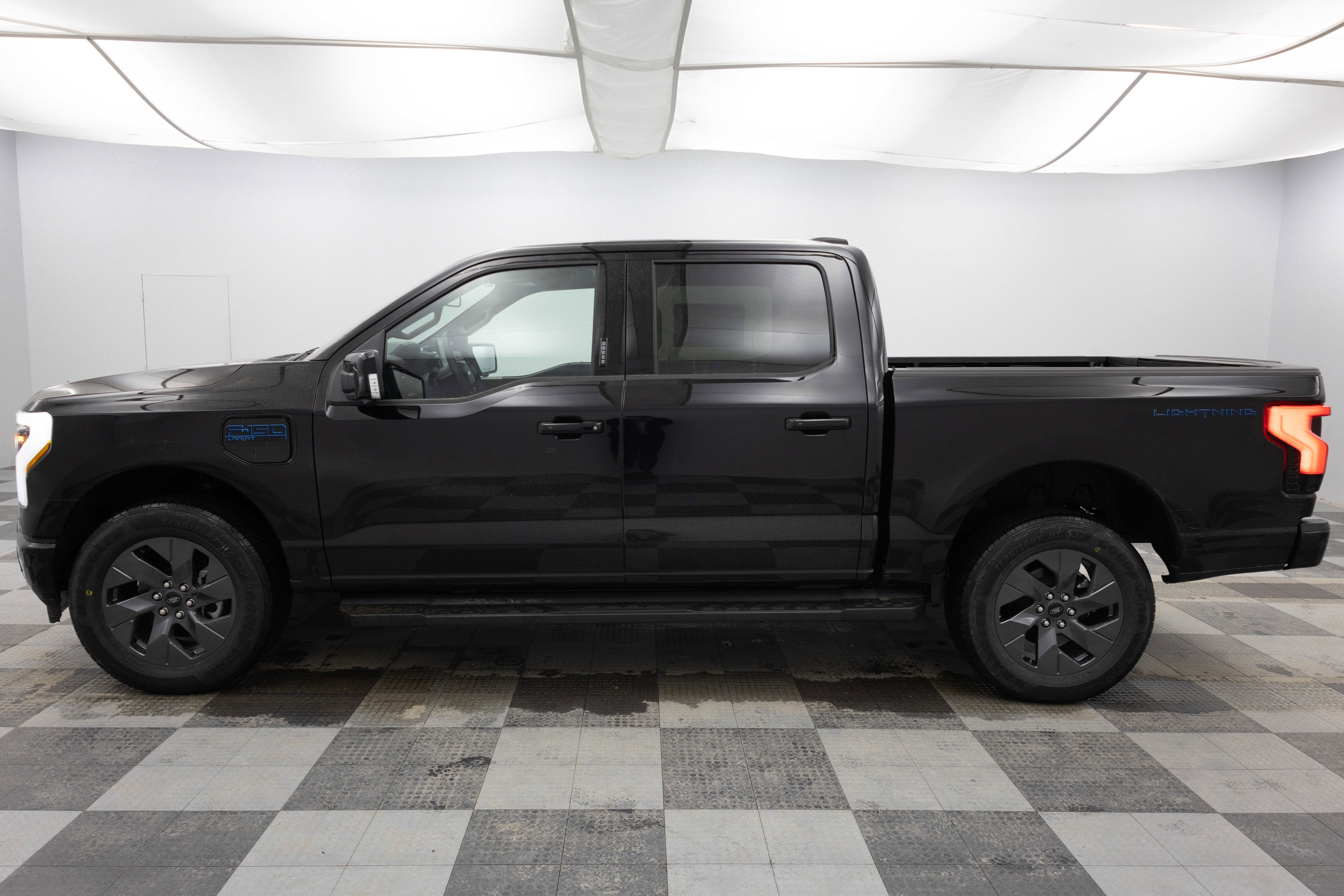 2025 Ford F-150 Lightning Lariat